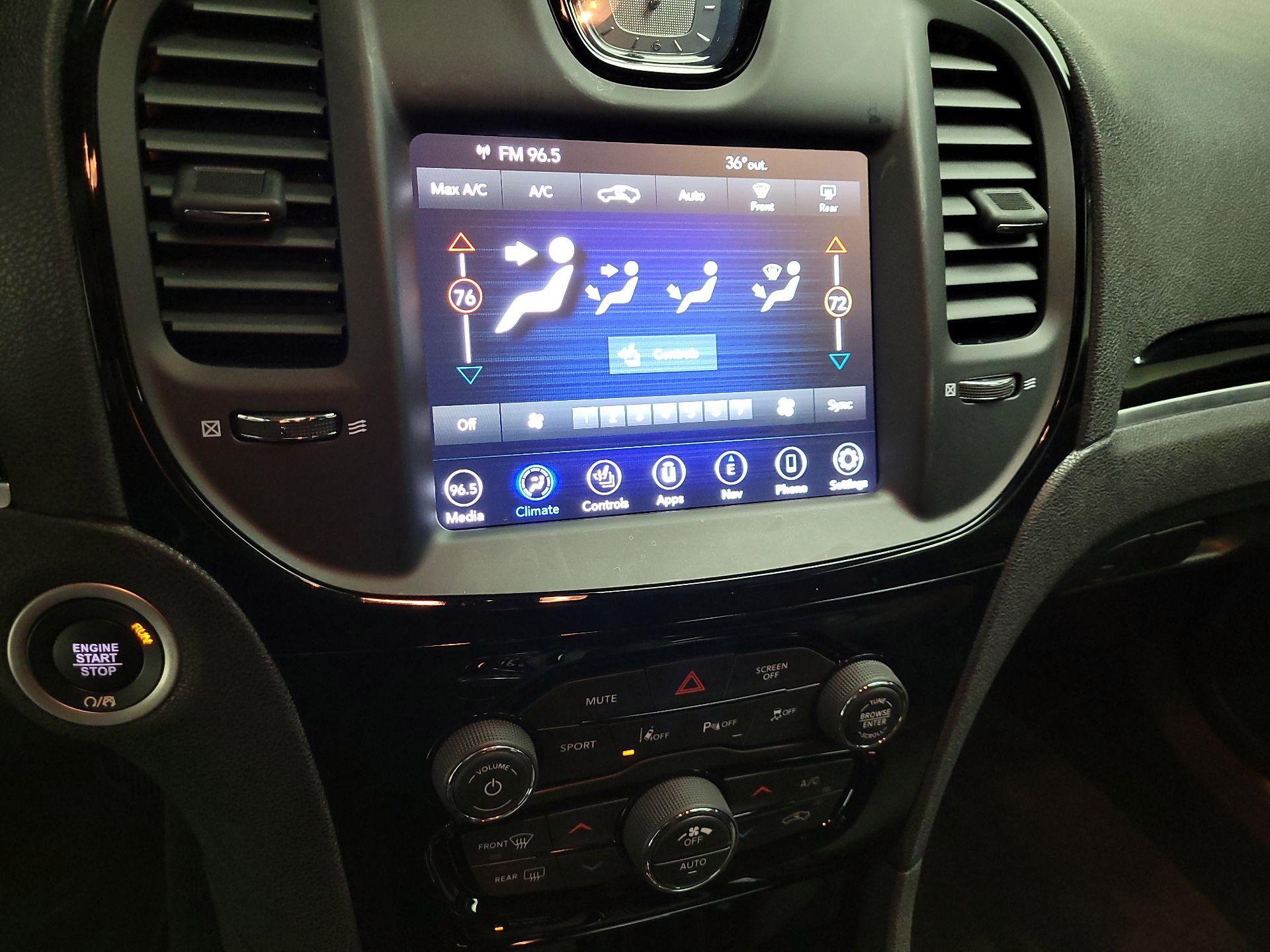 Thumbnail: 2023 Chrysler 300 - 17