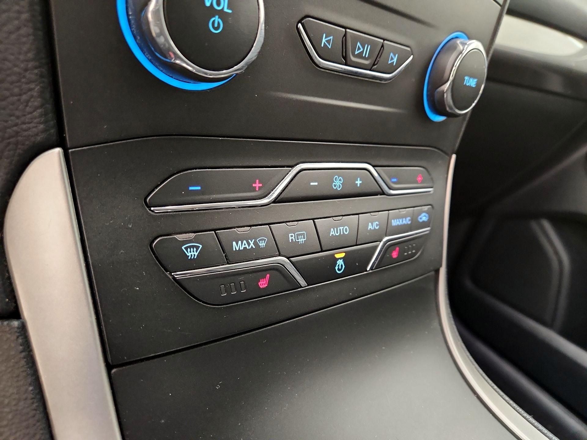 Thumbnail: 2020 Ford Edge - 16