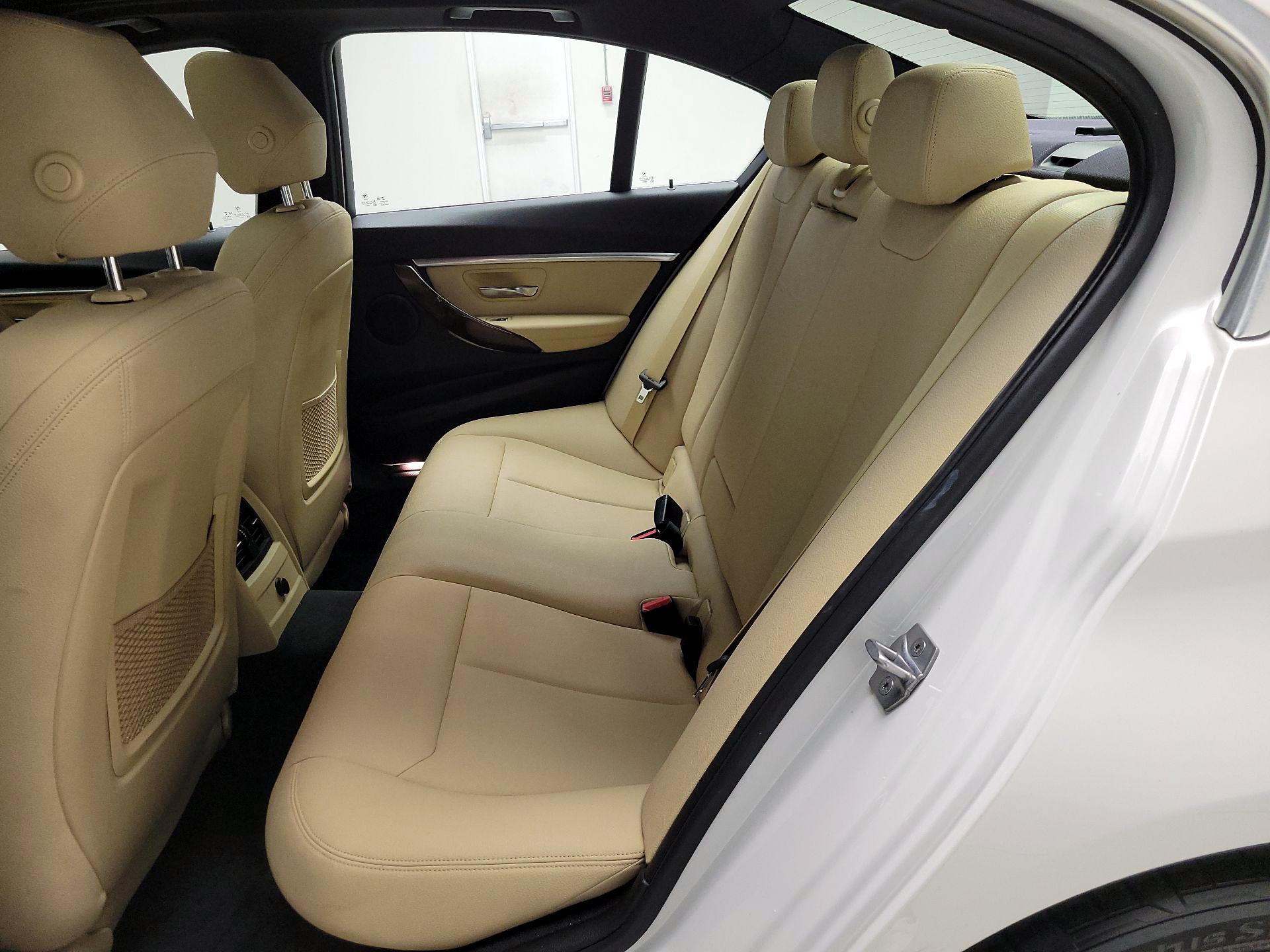 Thumbnail: 2018 BMW 3 Series - 20