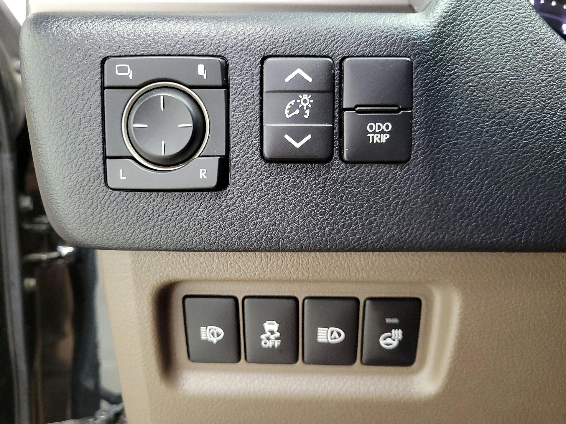 Thumbnail: 2023 Lexus GX - 13