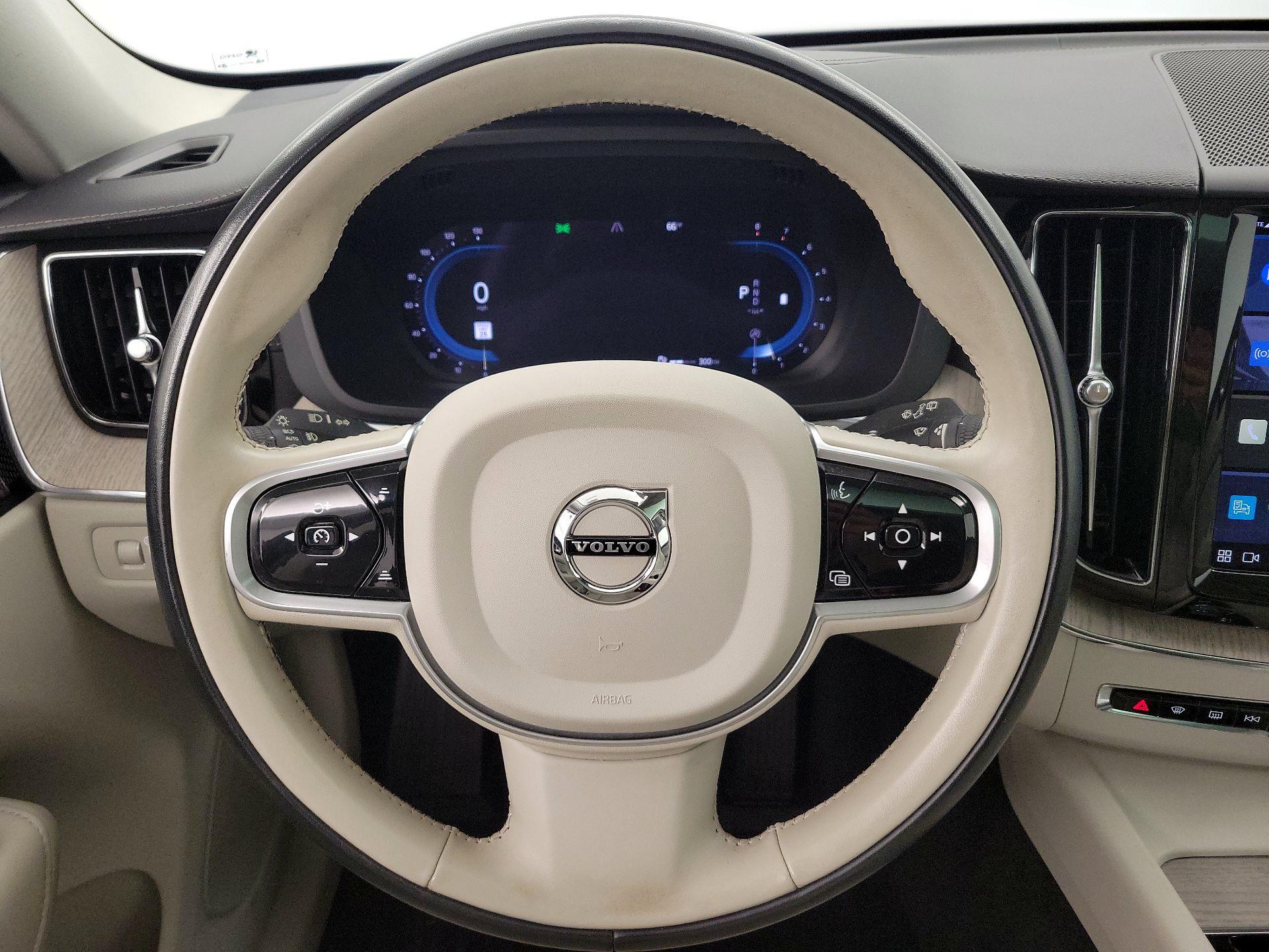 Thumbnail: 2022 Volvo XC60 - 10