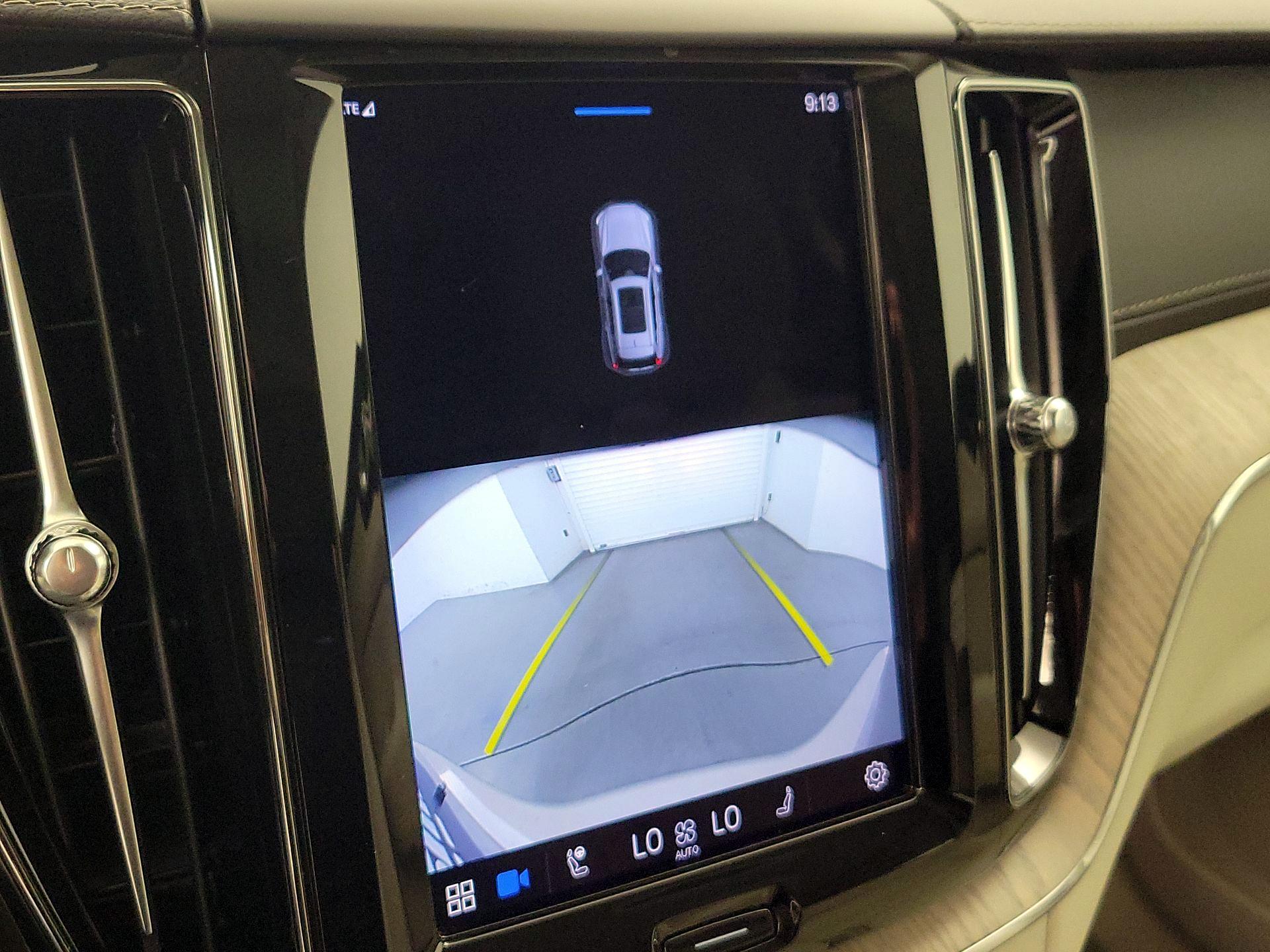 Thumbnail: 2022 Volvo XC60 - 14