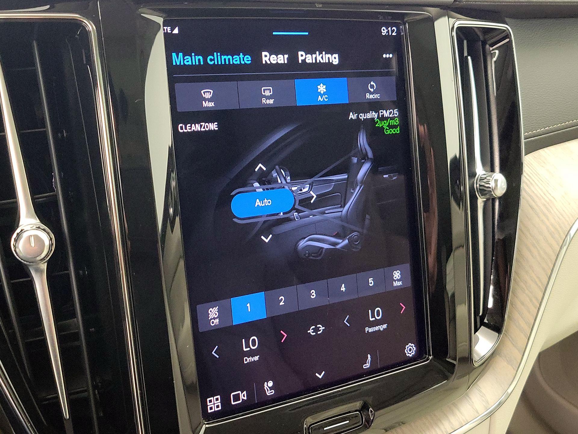 Thumbnail: 2022 Volvo XC60 - 16