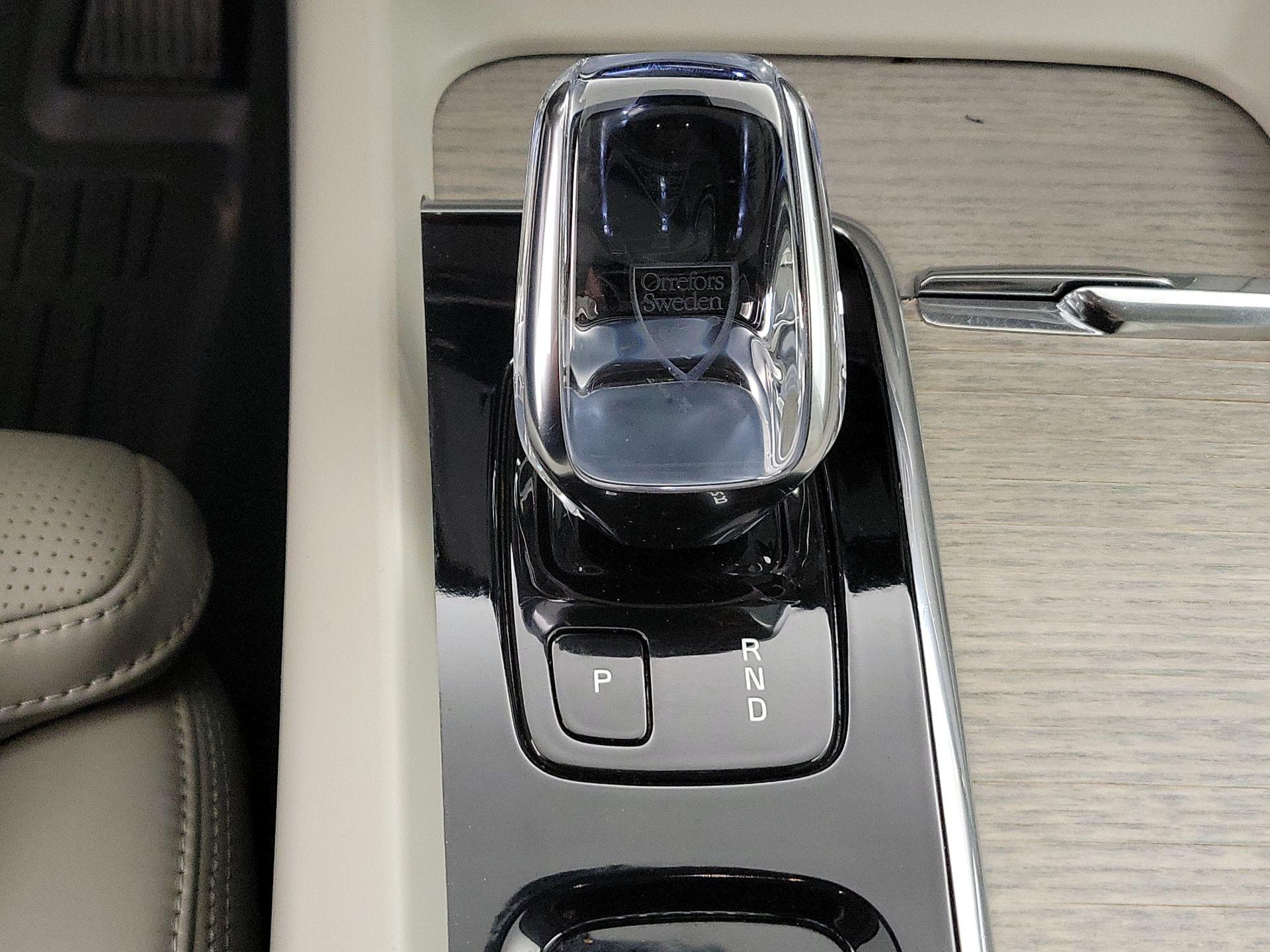 Thumbnail: 2022 Volvo XC60 - 17