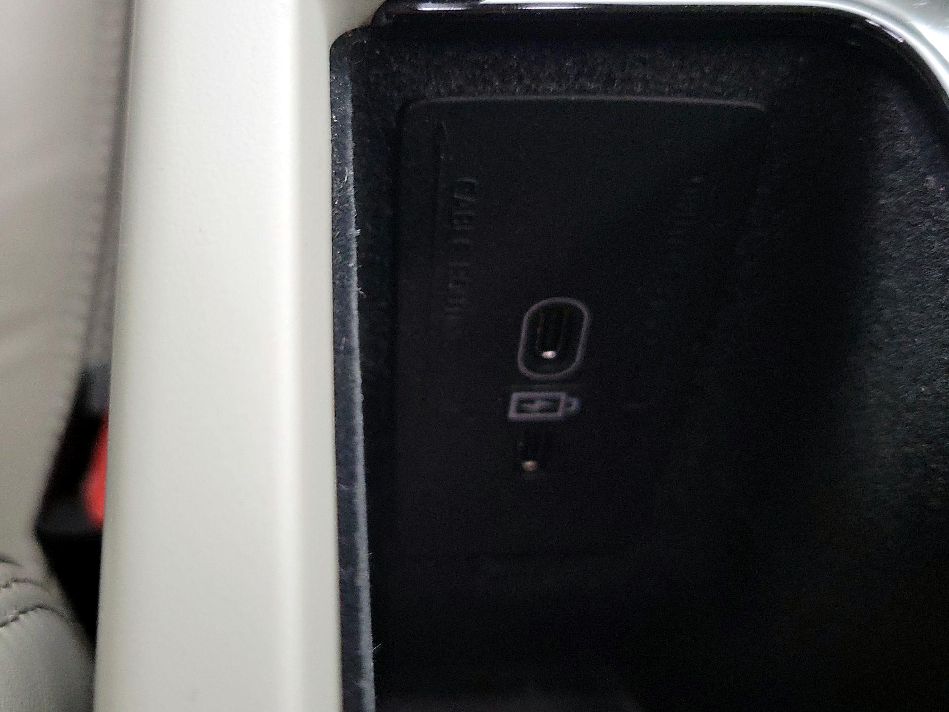 Thumbnail: 2022 Volvo XC60 - 18