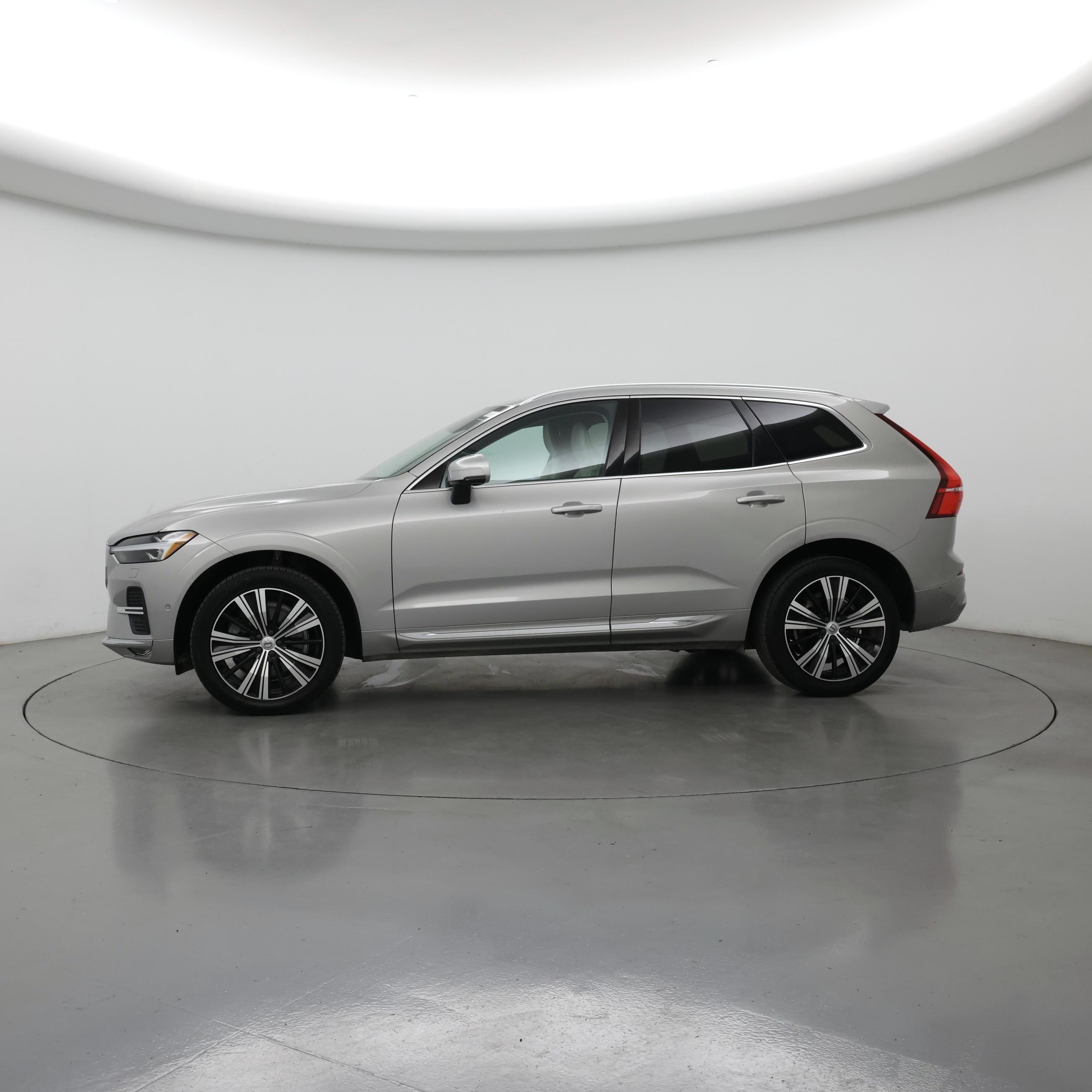 Thumbnail: 2022 Volvo XC60 - 3