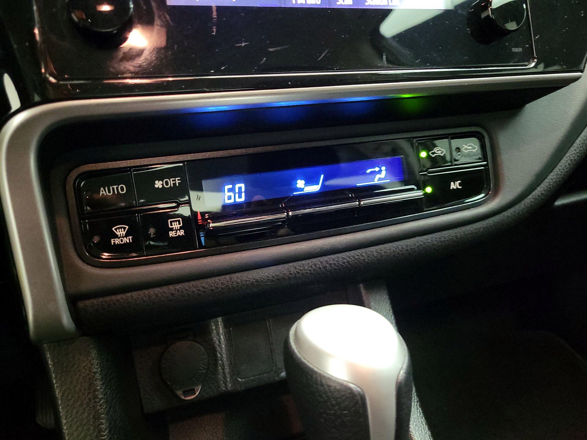 Thumbnail: 2018 Toyota Corolla - 16