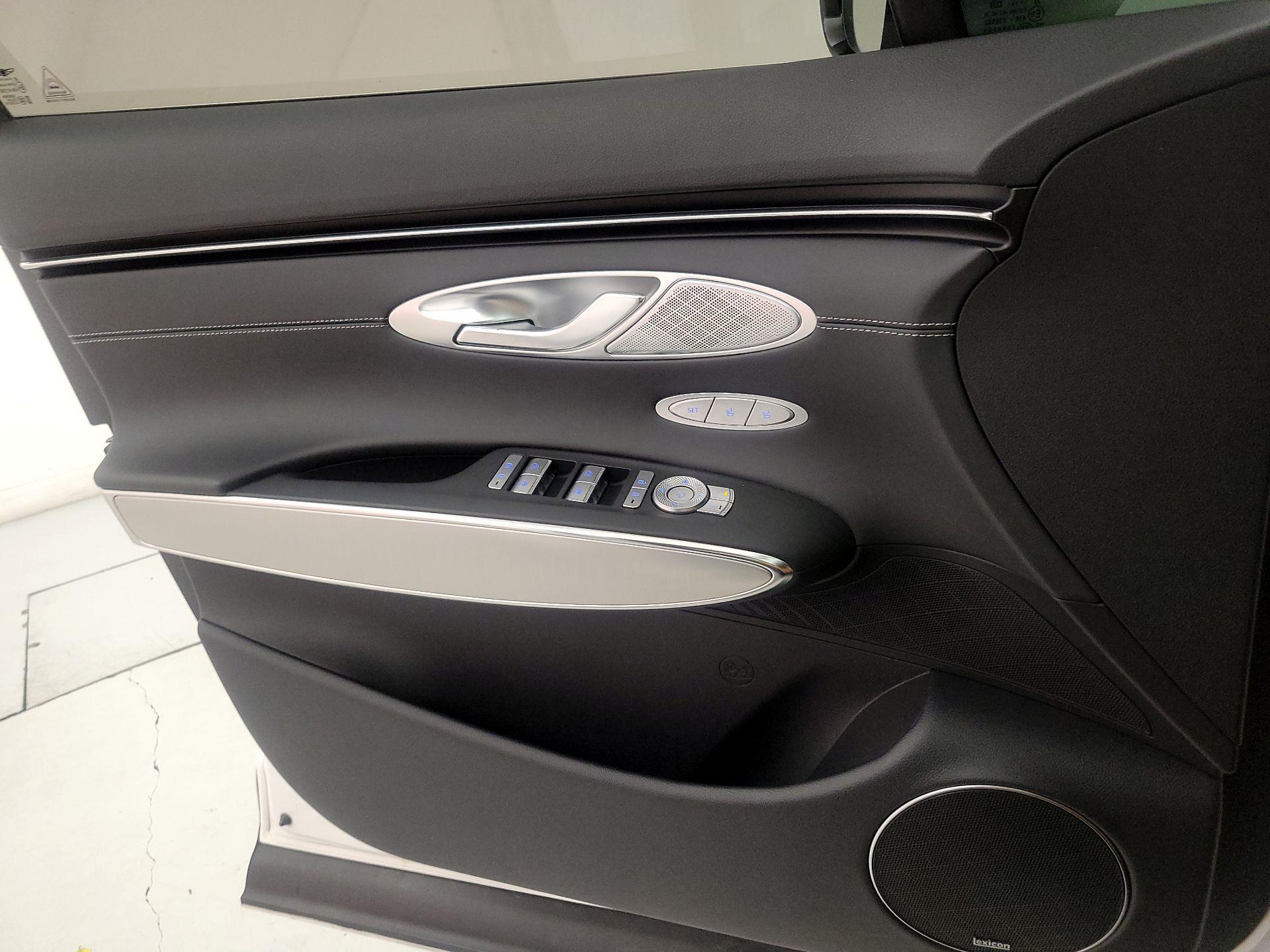 Thumbnail: 2022 Genesis GV70 - 12