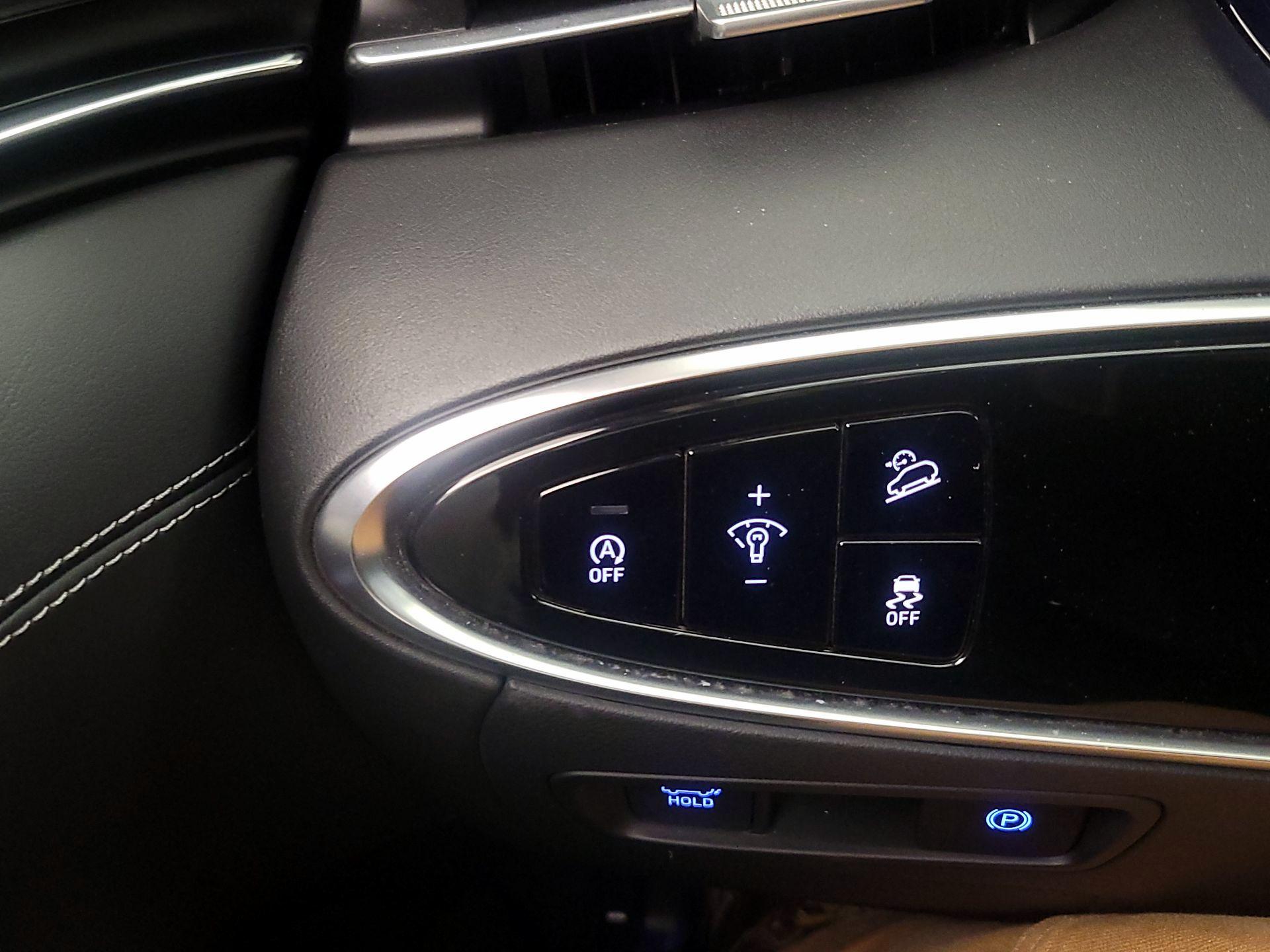 Thumbnail: 2022 Genesis GV70 - 13