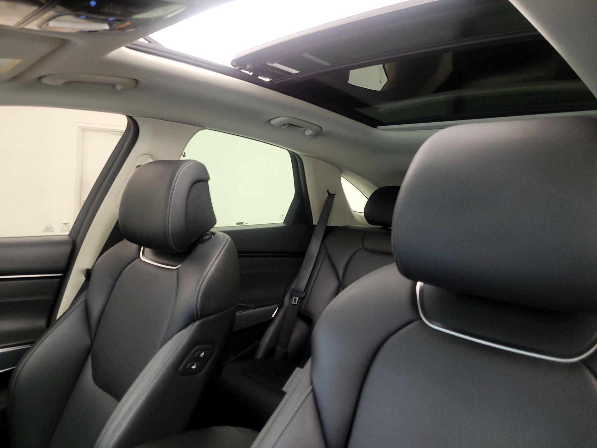 Thumbnail: 2022 Genesis GV70 - 20