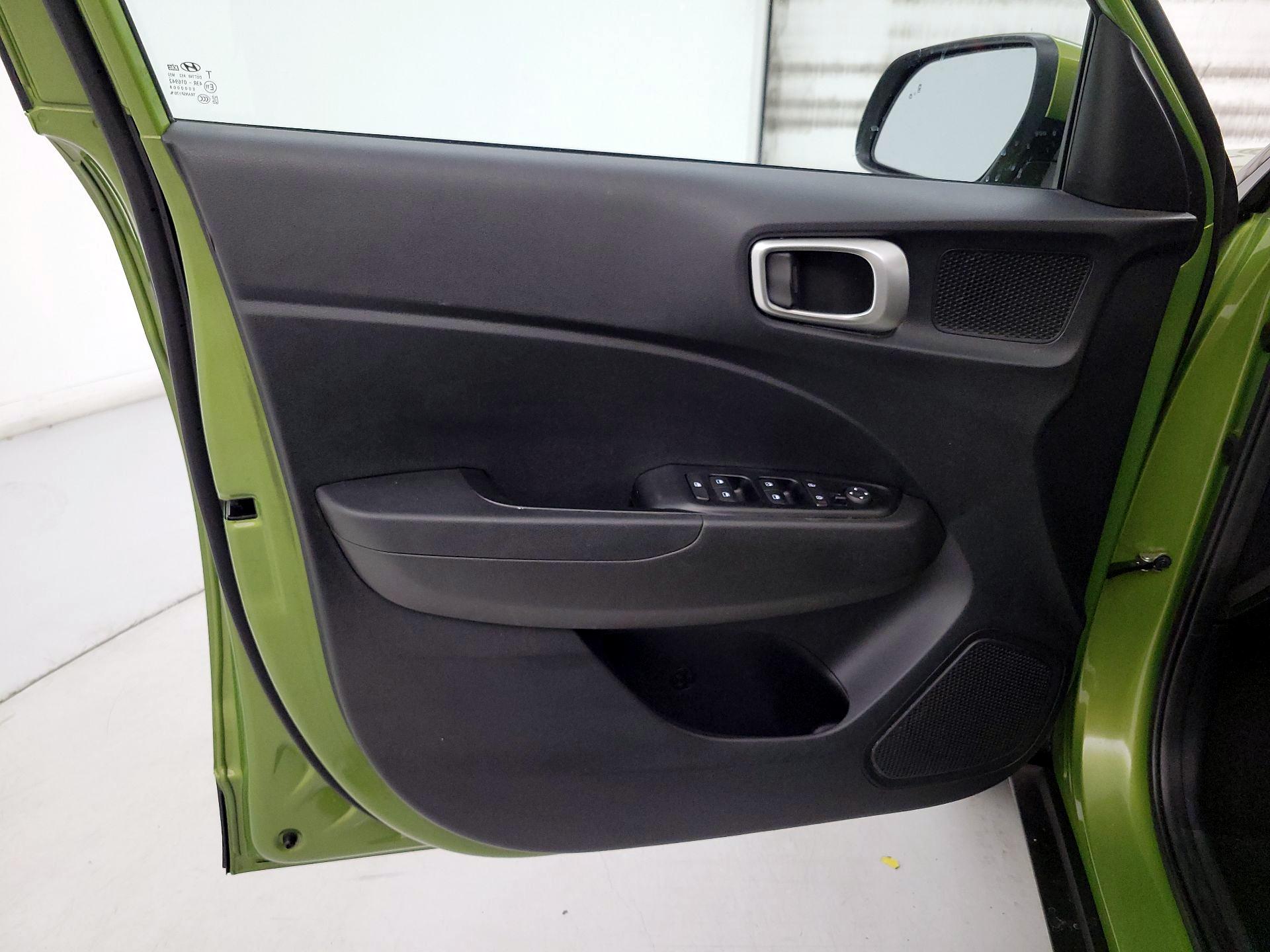 Thumbnail: 2023 Hyundai Venue - 12