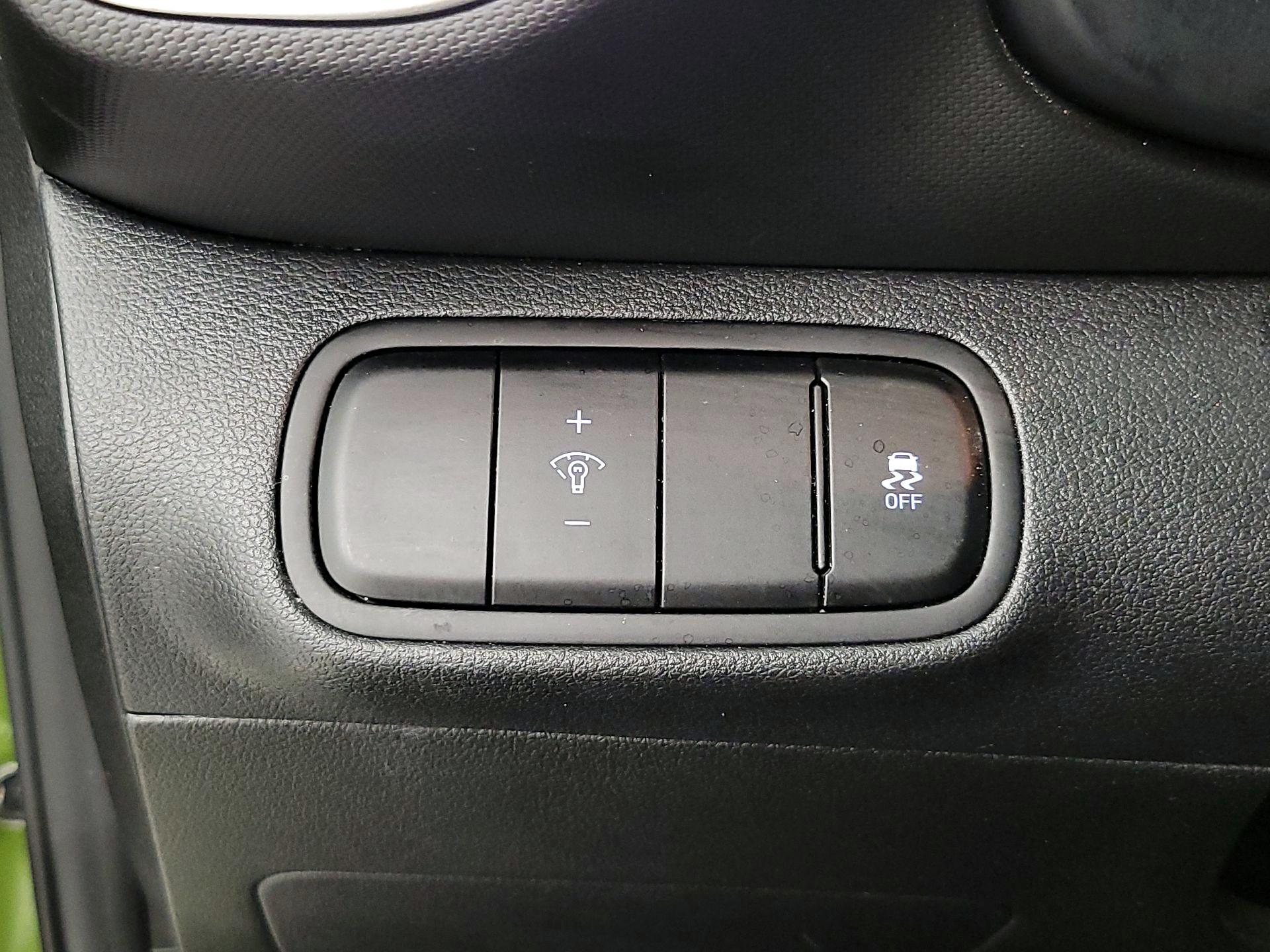 Thumbnail: 2023 Hyundai Venue - 13