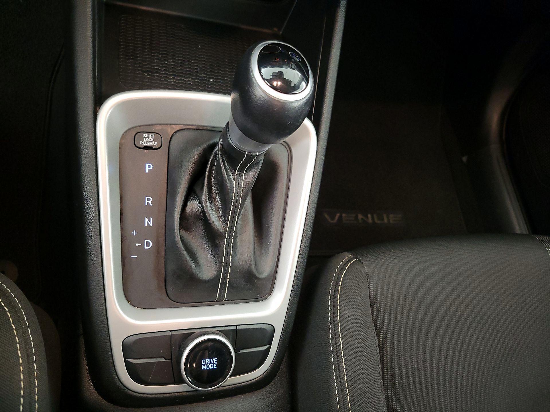 Thumbnail: 2023 Hyundai Venue - 17