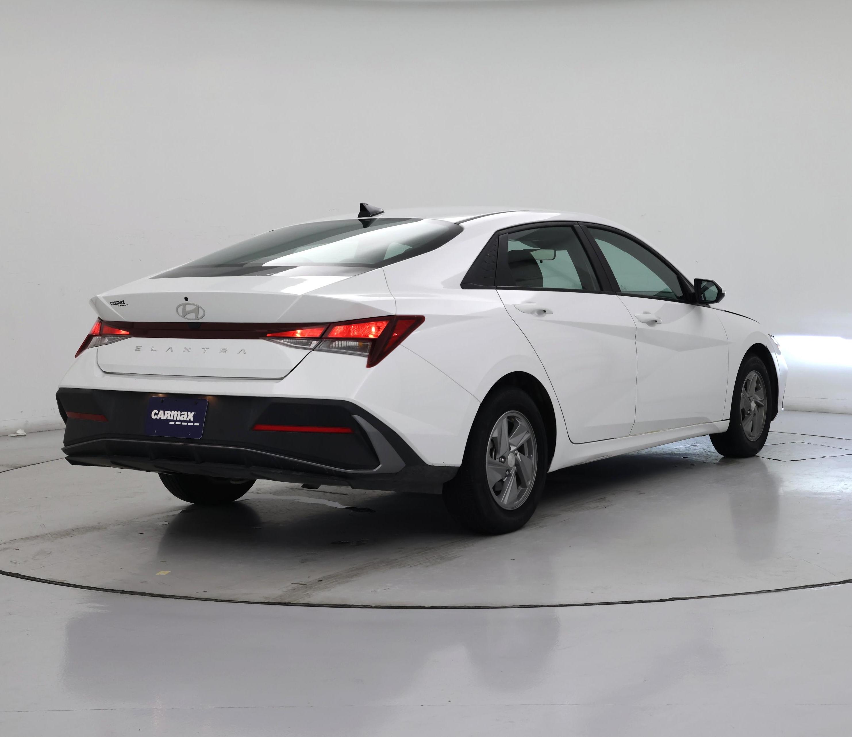 Thumbnail: 2024 Hyundai Elantra - 8