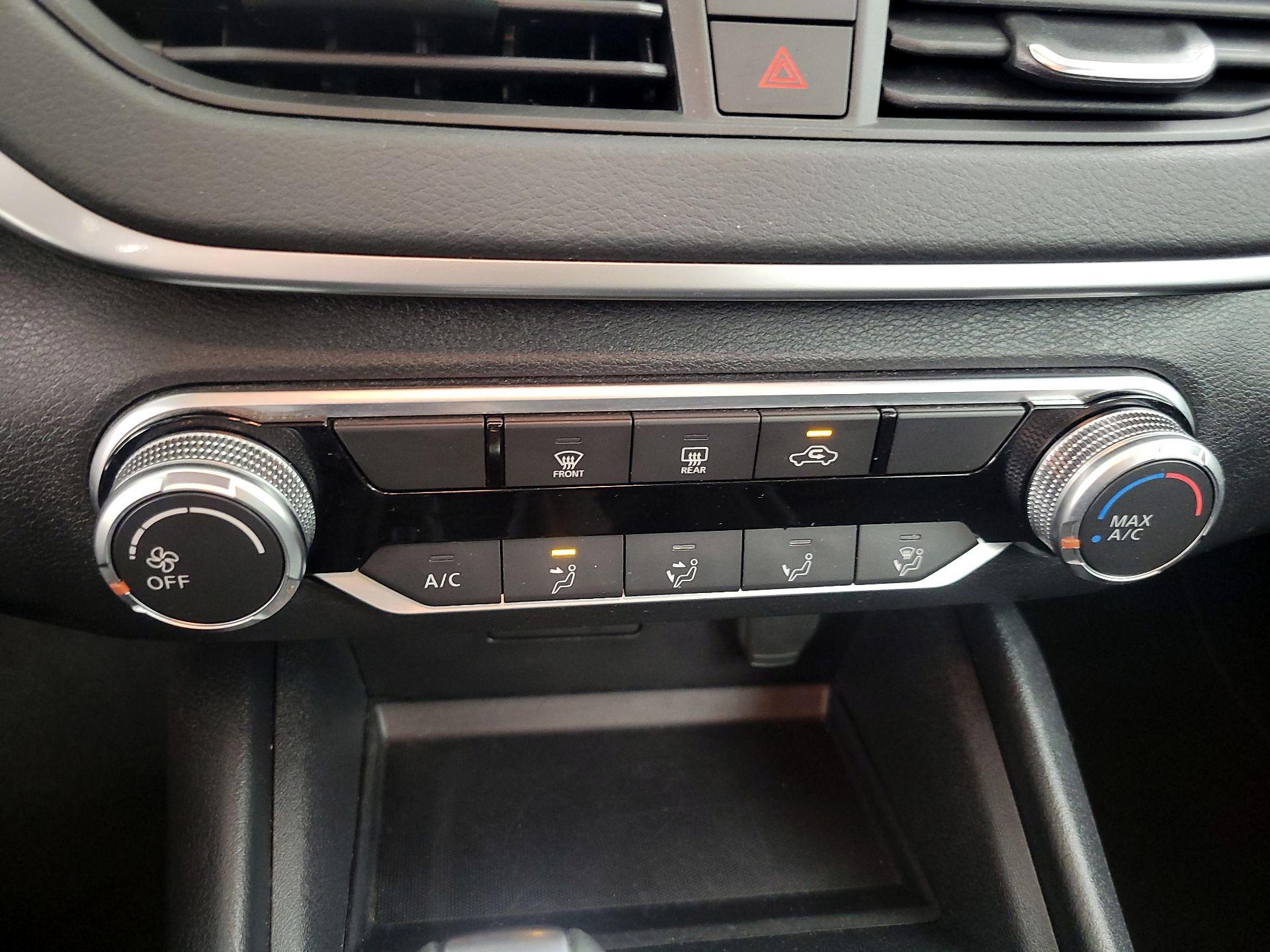 Thumbnail: 2020 Nissan Altima - 16