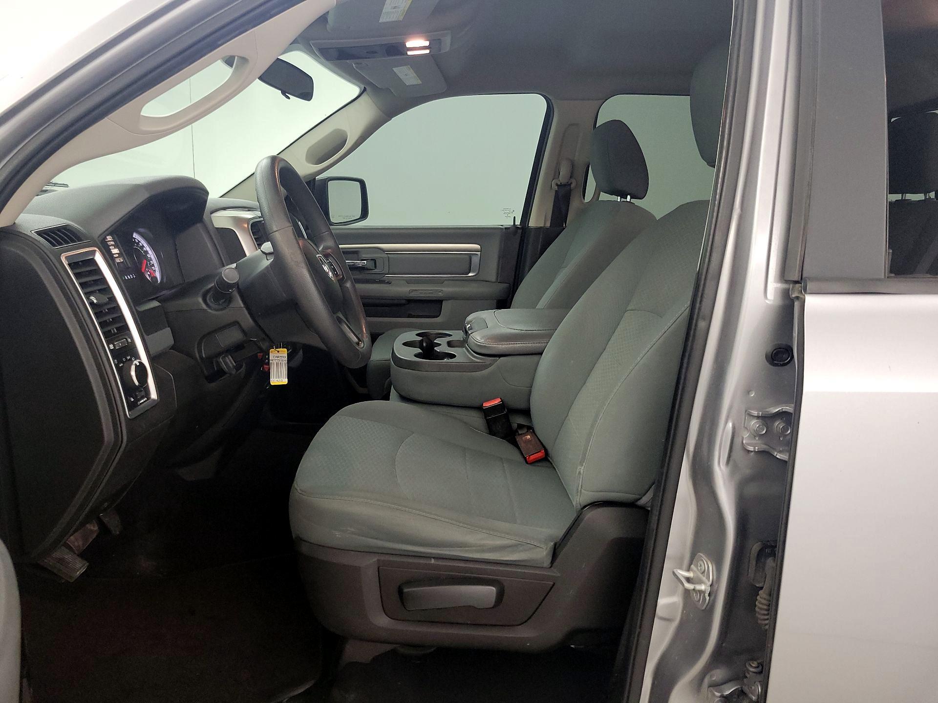 Thumbnail: 2019 RAM 1500 Classic - 11