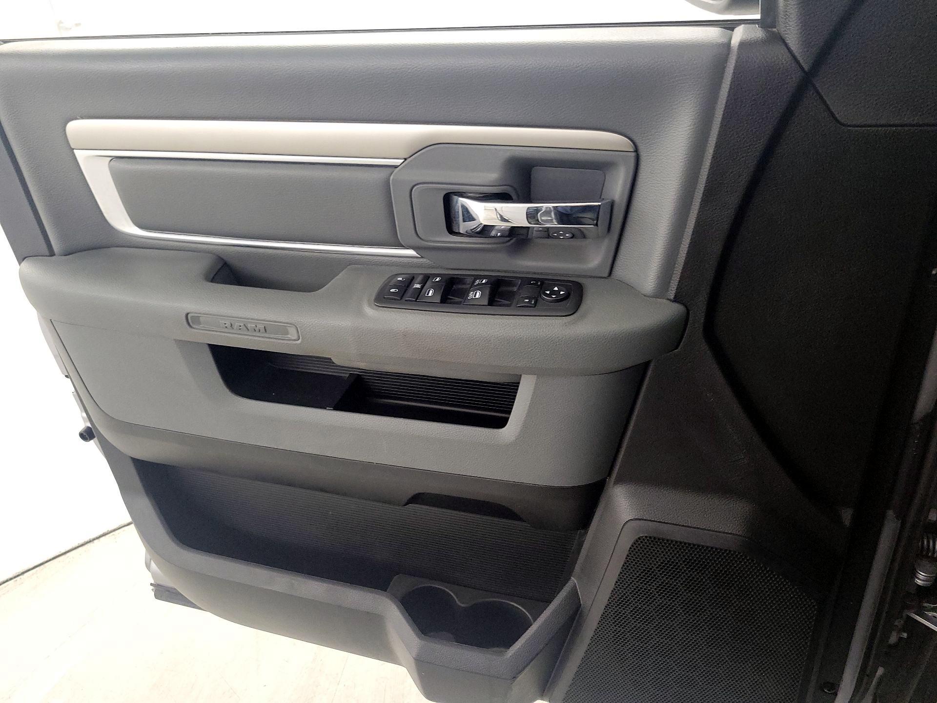 Thumbnail: 2019 RAM 1500 Classic - 12