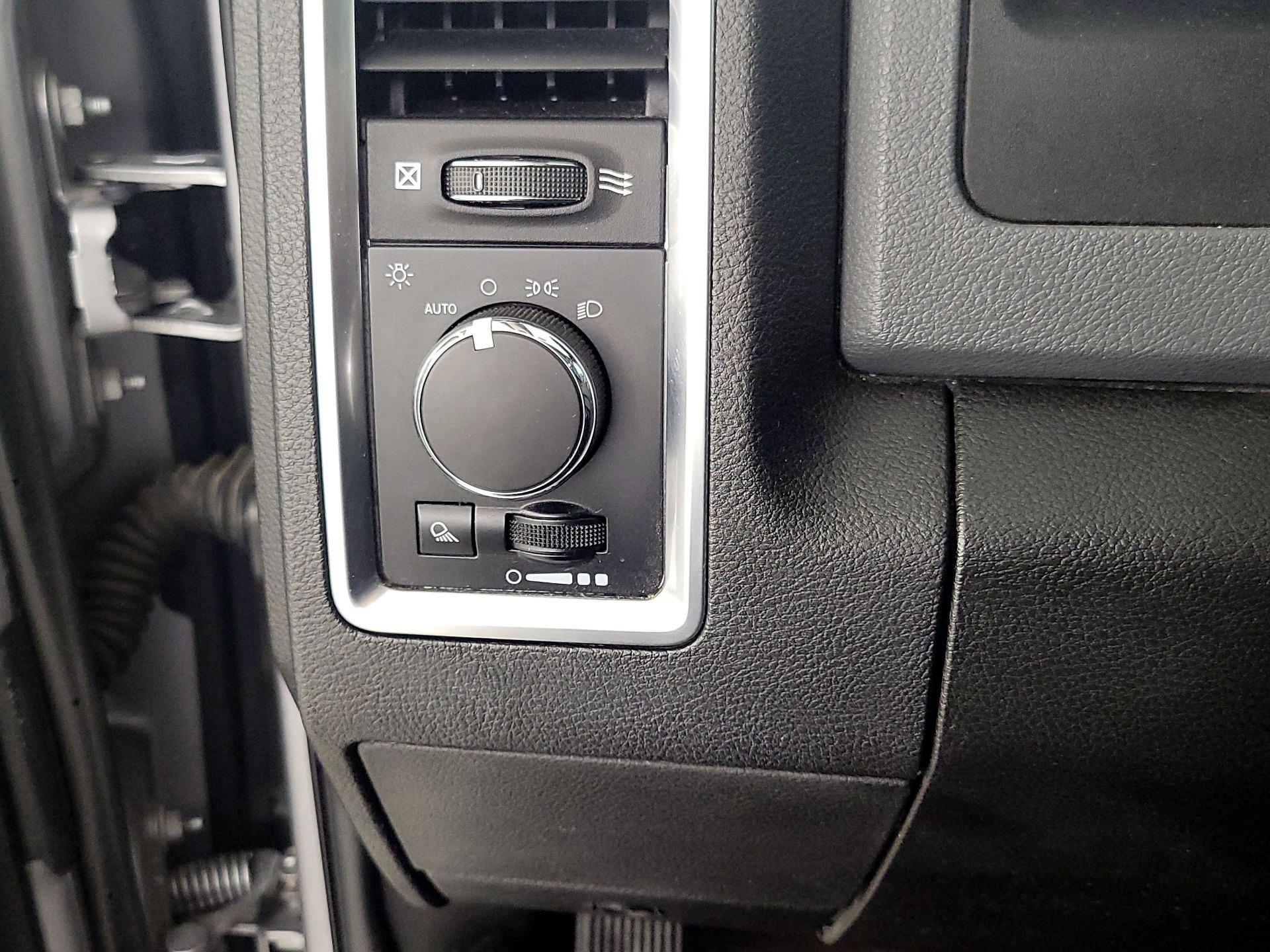 Thumbnail: 2019 RAM 1500 Classic - 13