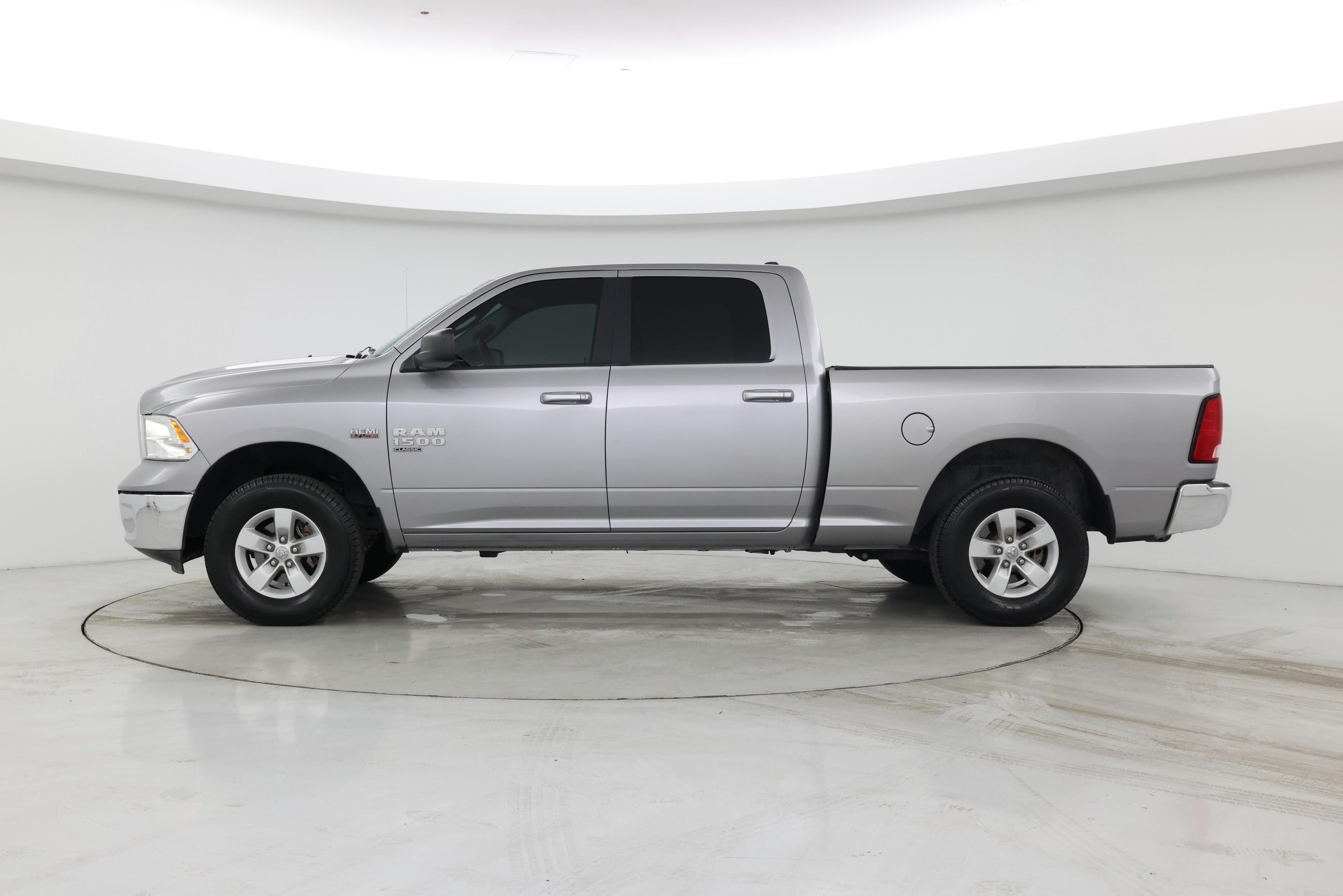 Thumbnail: 2019 RAM 1500 Classic - 3