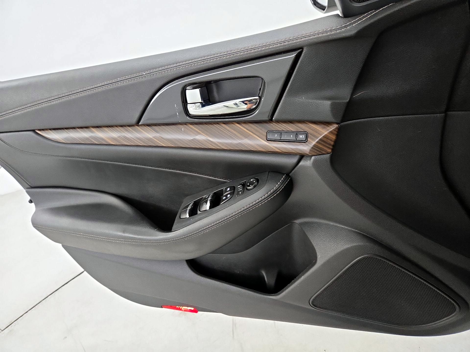 Thumbnail: 2017 Nissan Maxima - 12