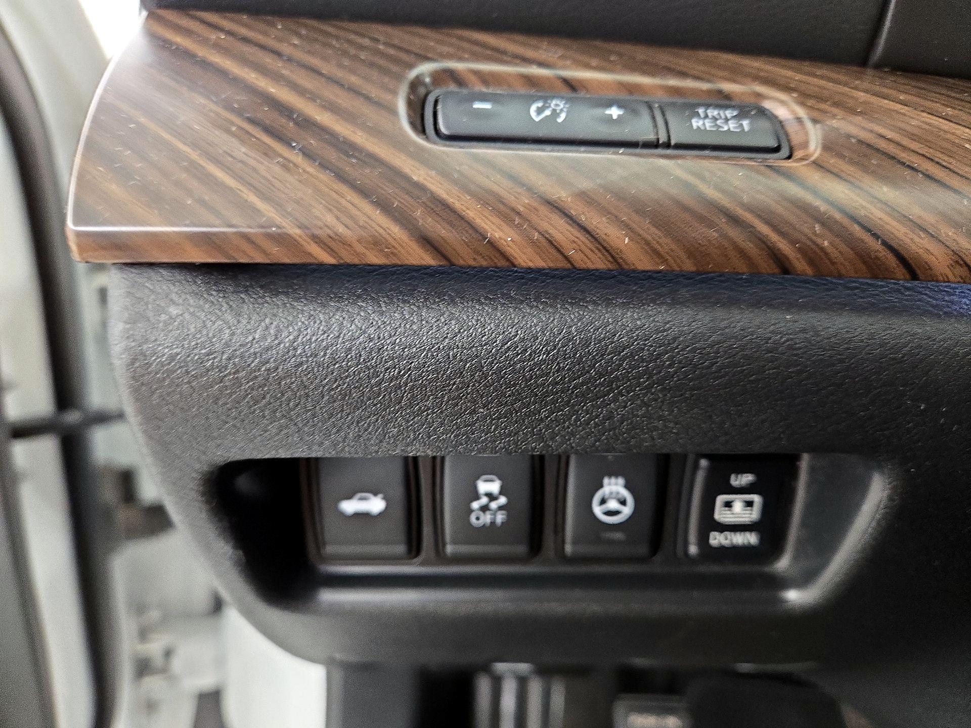 Thumbnail: 2017 Nissan Maxima - 13