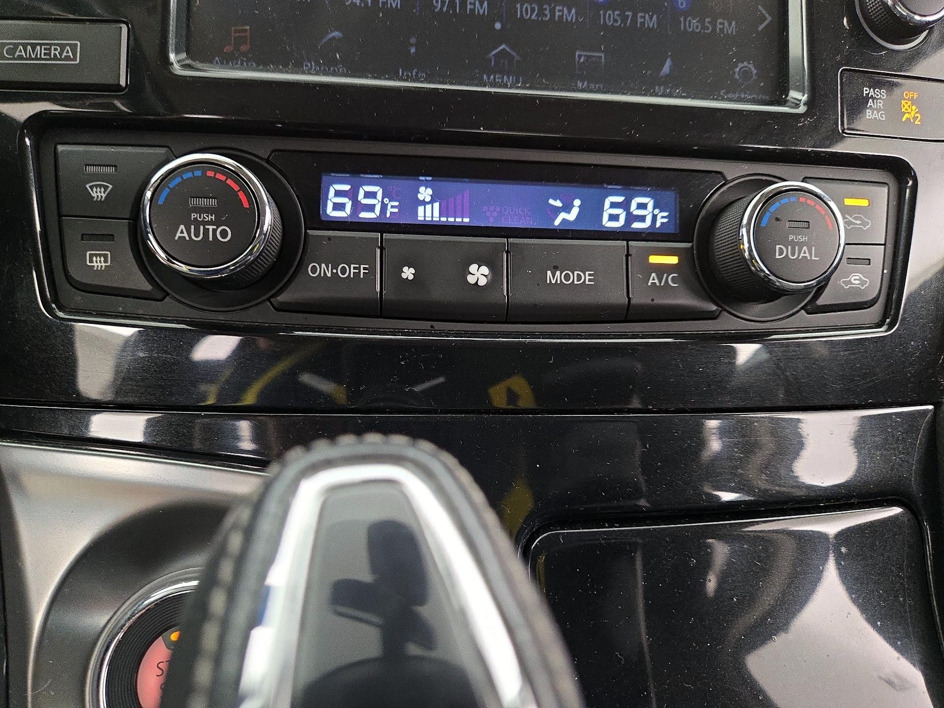 Thumbnail: 2017 Nissan Maxima - 17