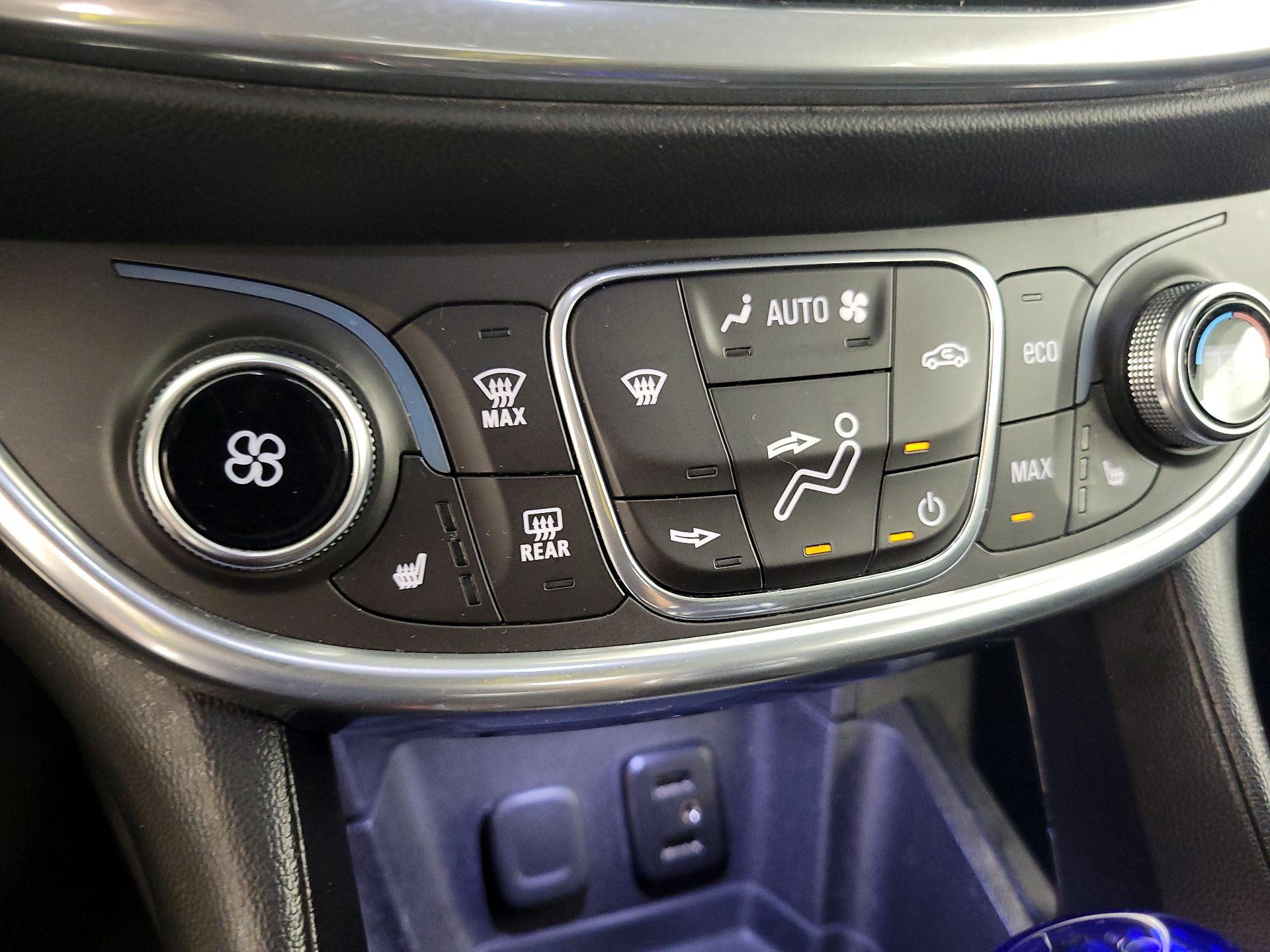 Thumbnail: 2018 Chevrolet Volt - 17