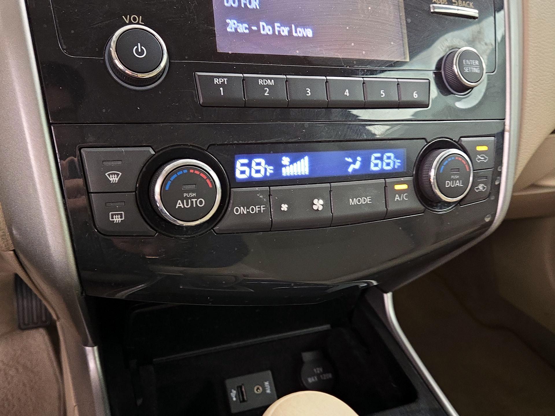 Thumbnail: 2014 Nissan Altima - 16