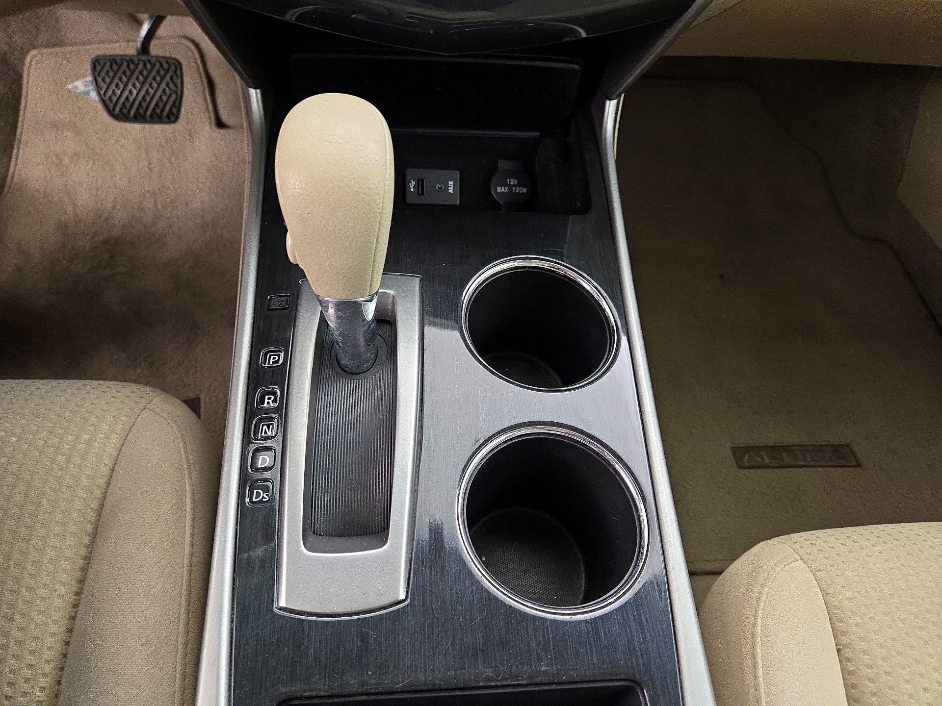 Thumbnail: 2014 Nissan Altima - 17