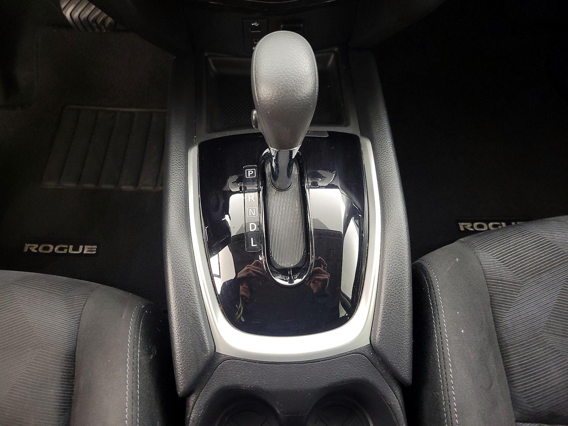 Thumbnail: 2015 Nissan Rogue - 17