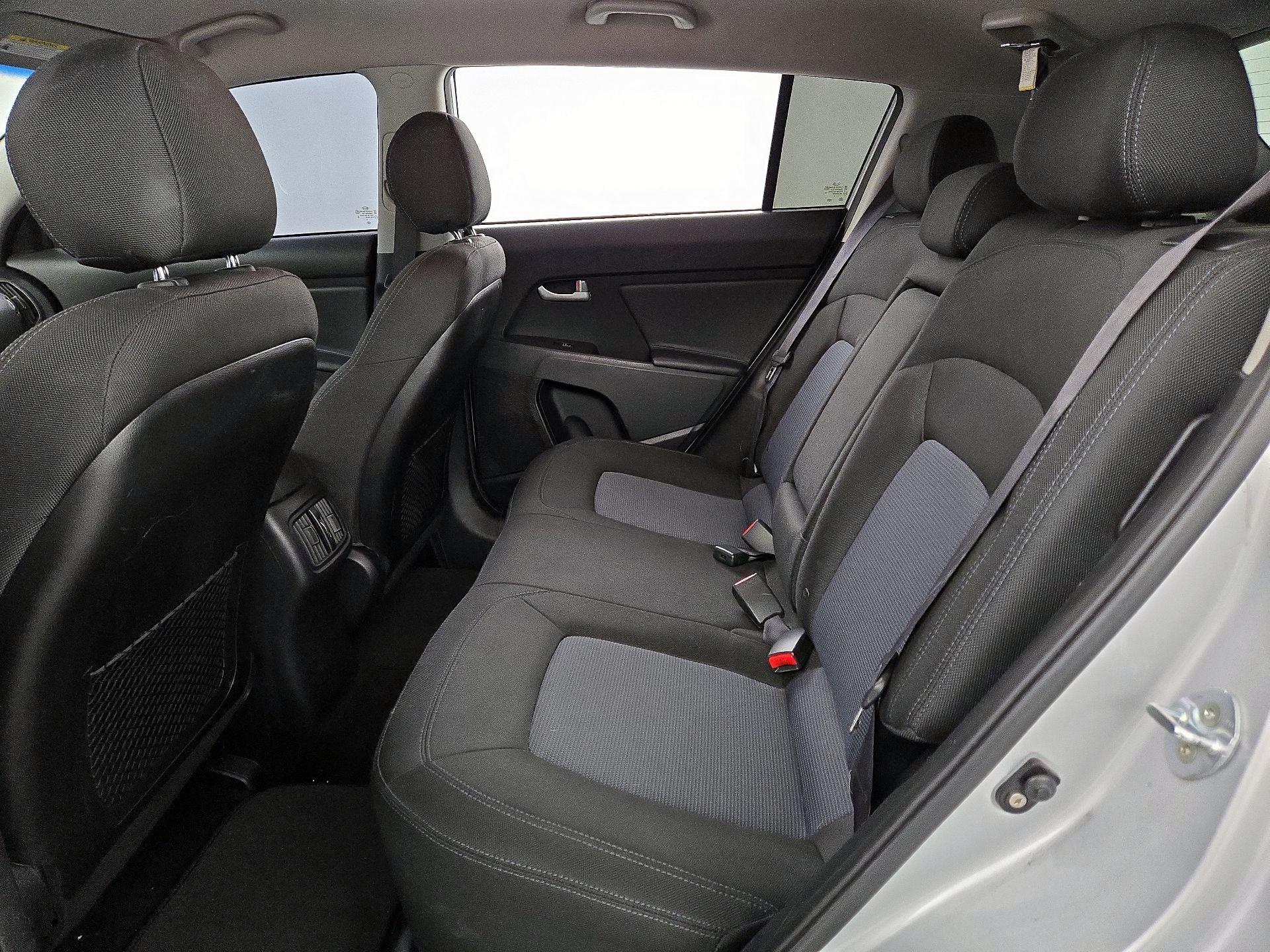 Thumbnail: 2016 Kia Sportage - 16