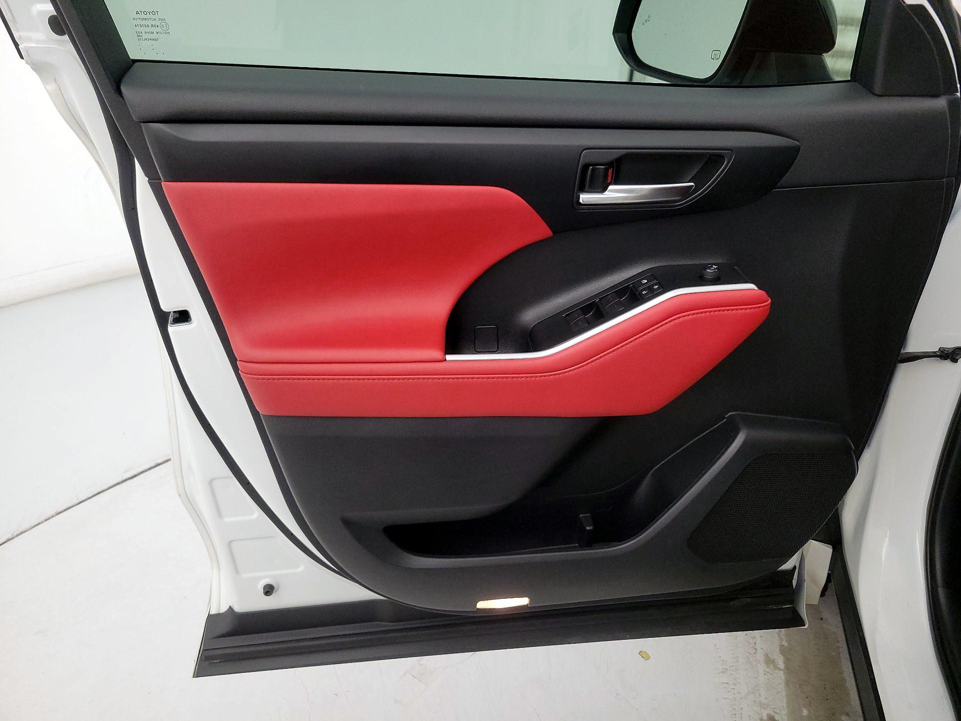 Thumbnail: 2021 Toyota Highlander - 12