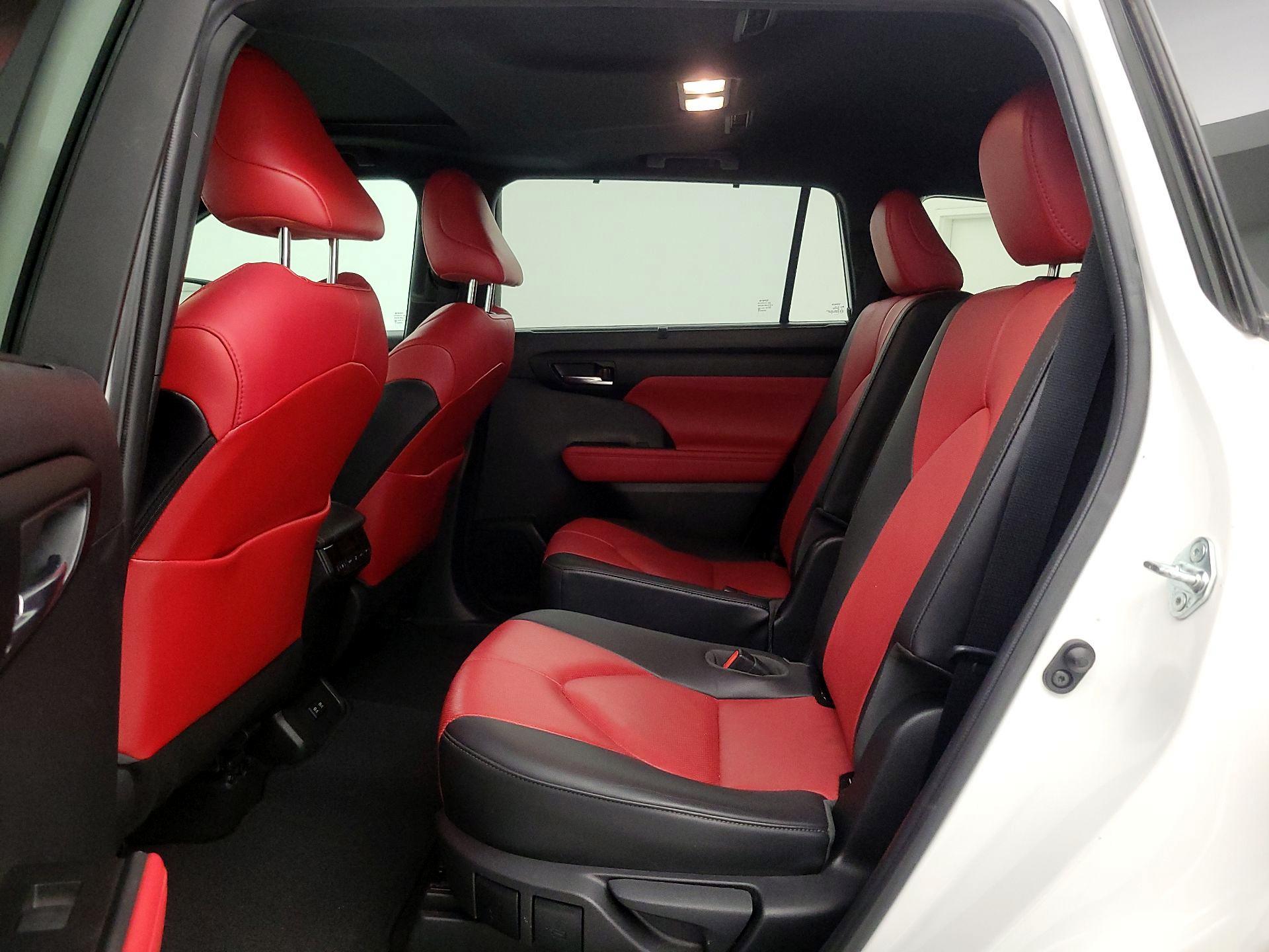 Thumbnail: 2021 Toyota Highlander - 20