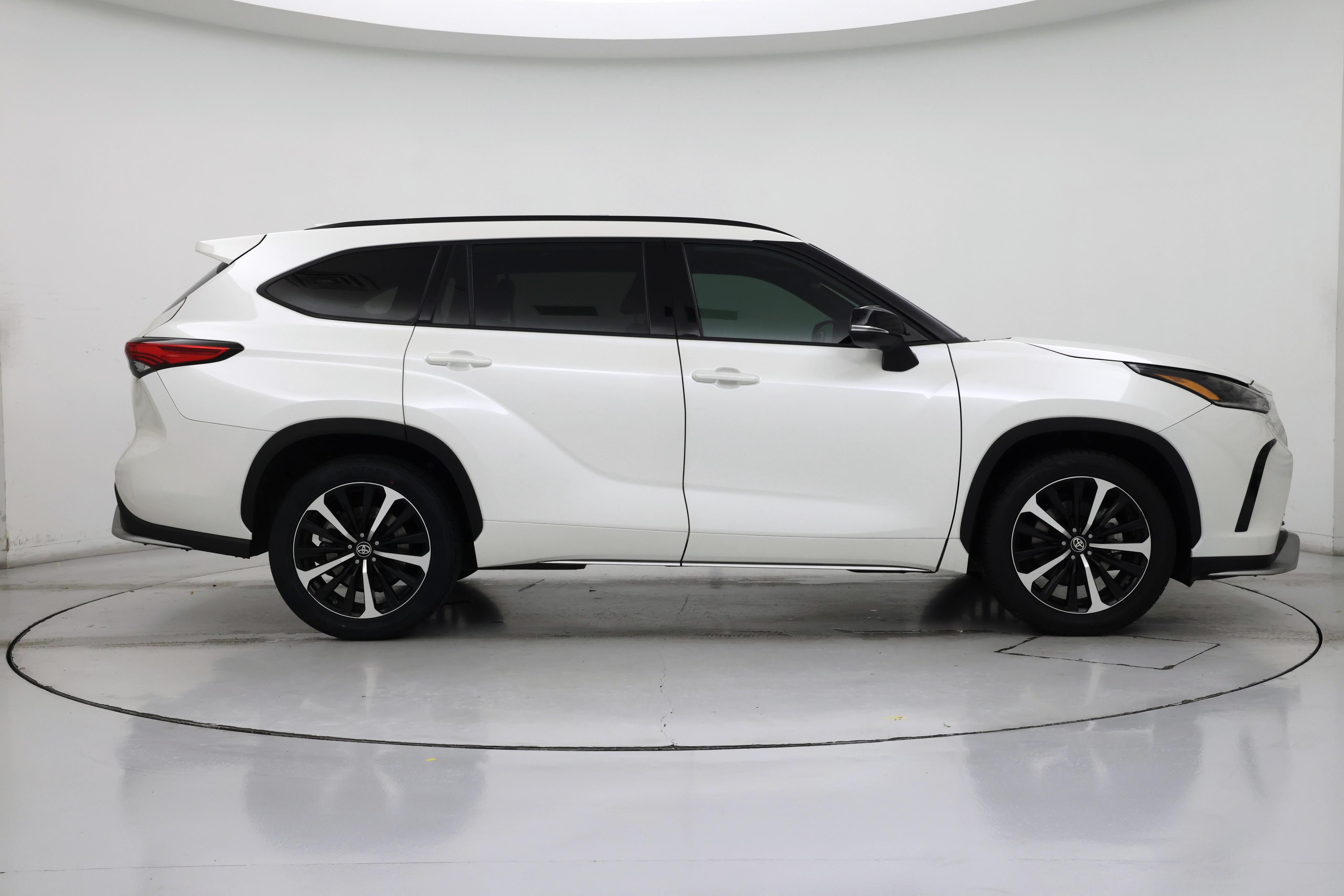 Thumbnail: 2021 Toyota Highlander - 7