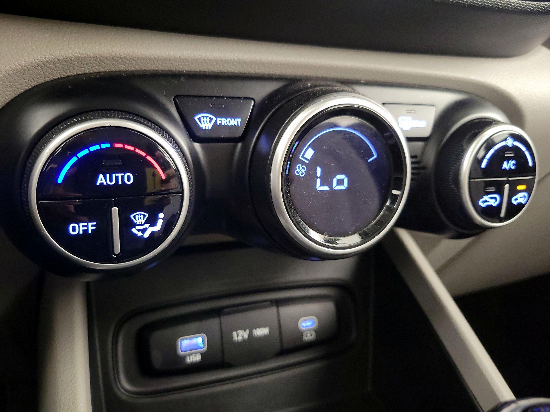 Thumbnail: 2023 Hyundai Venue - 16