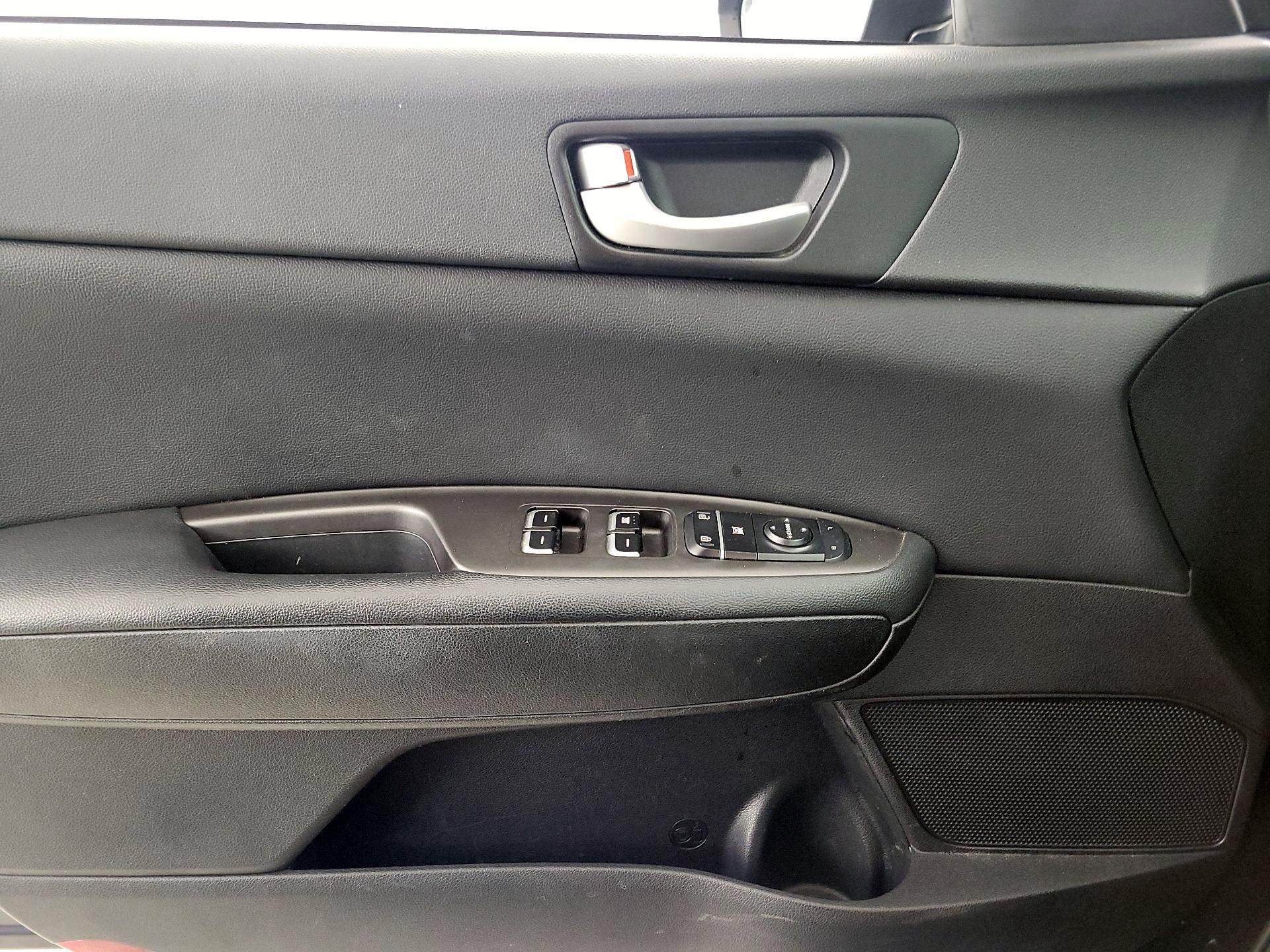 Thumbnail: 2016 Kia Optima - 12