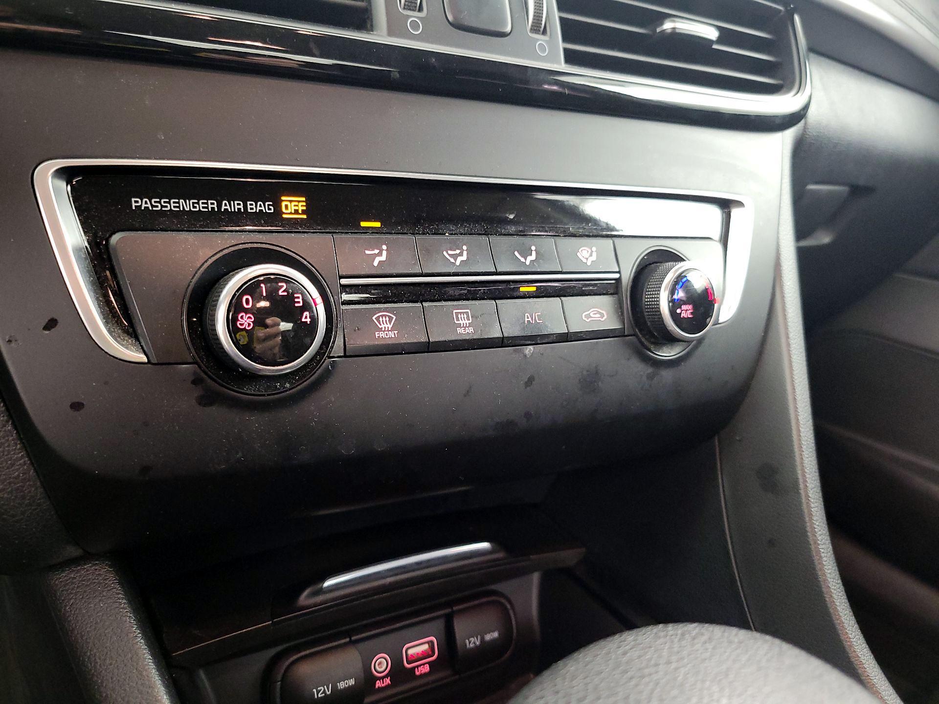 Thumbnail: 2016 Kia Optima - 16