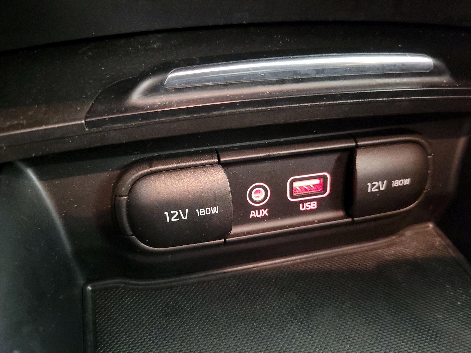 Thumbnail: 2016 Kia Optima - 18