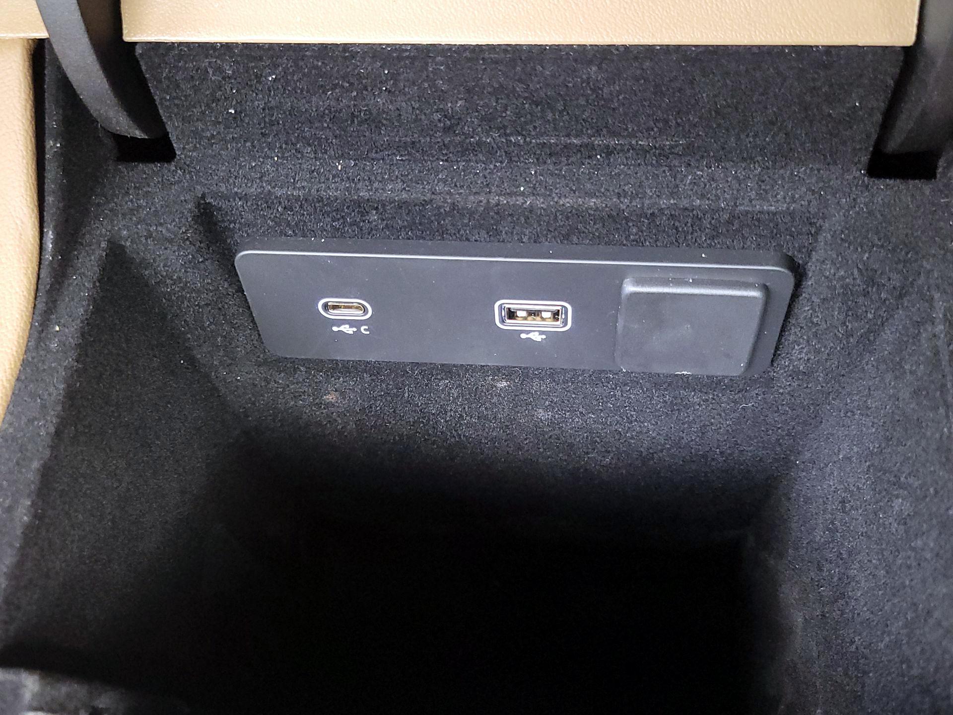 Thumbnail: 2022 Jaguar F-Pace - 19