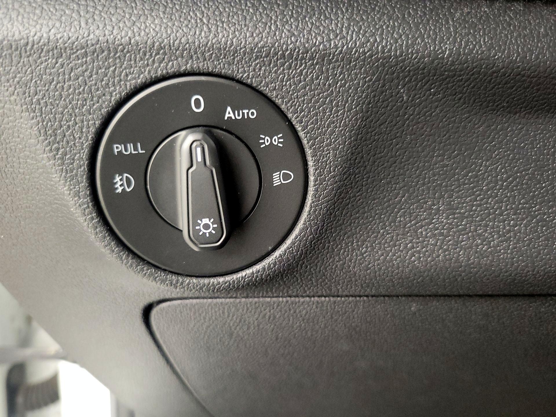 Thumbnail: 2019 Volkswagen Jetta - 13