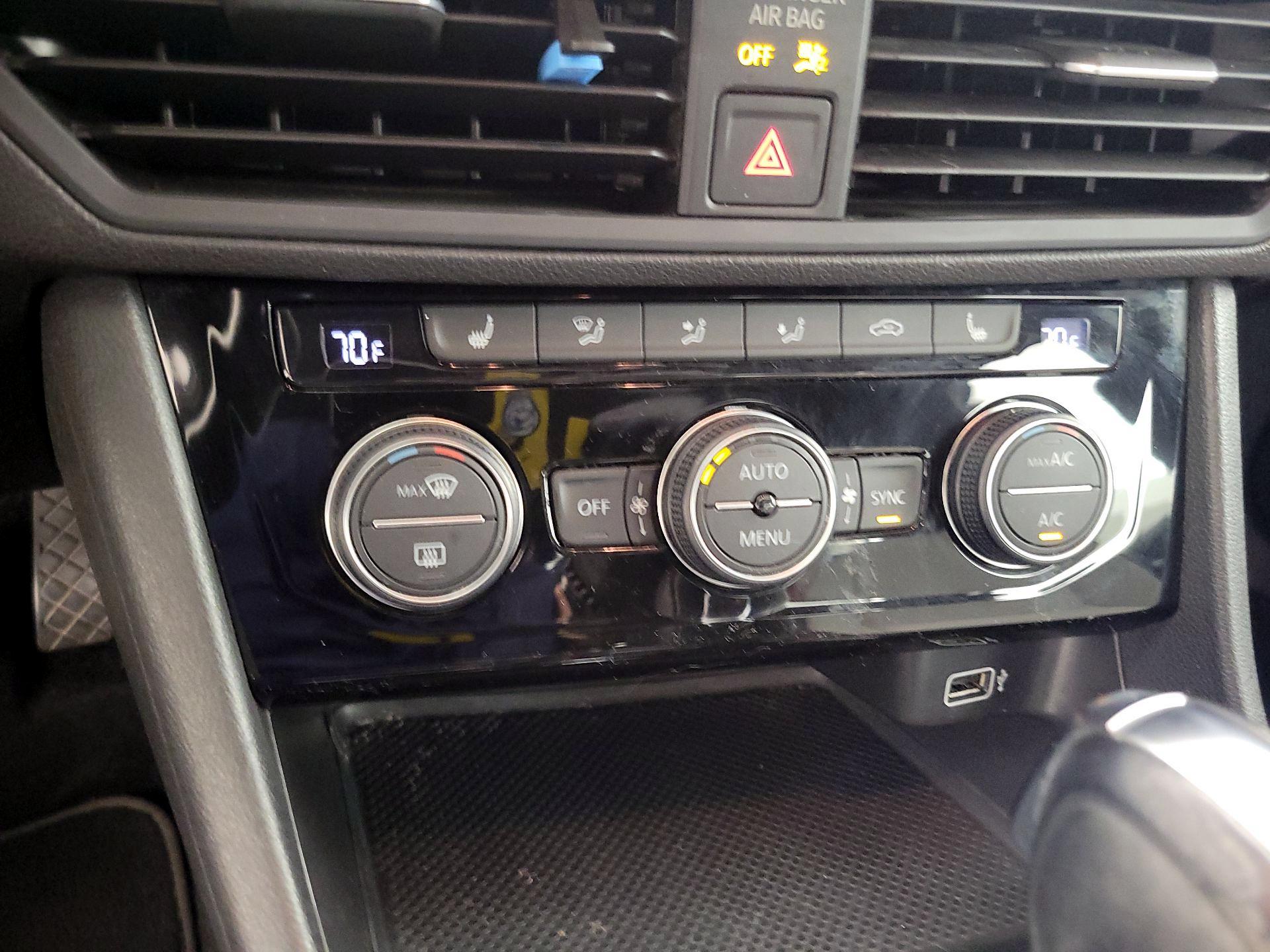 Thumbnail: 2019 Volkswagen Jetta - 16