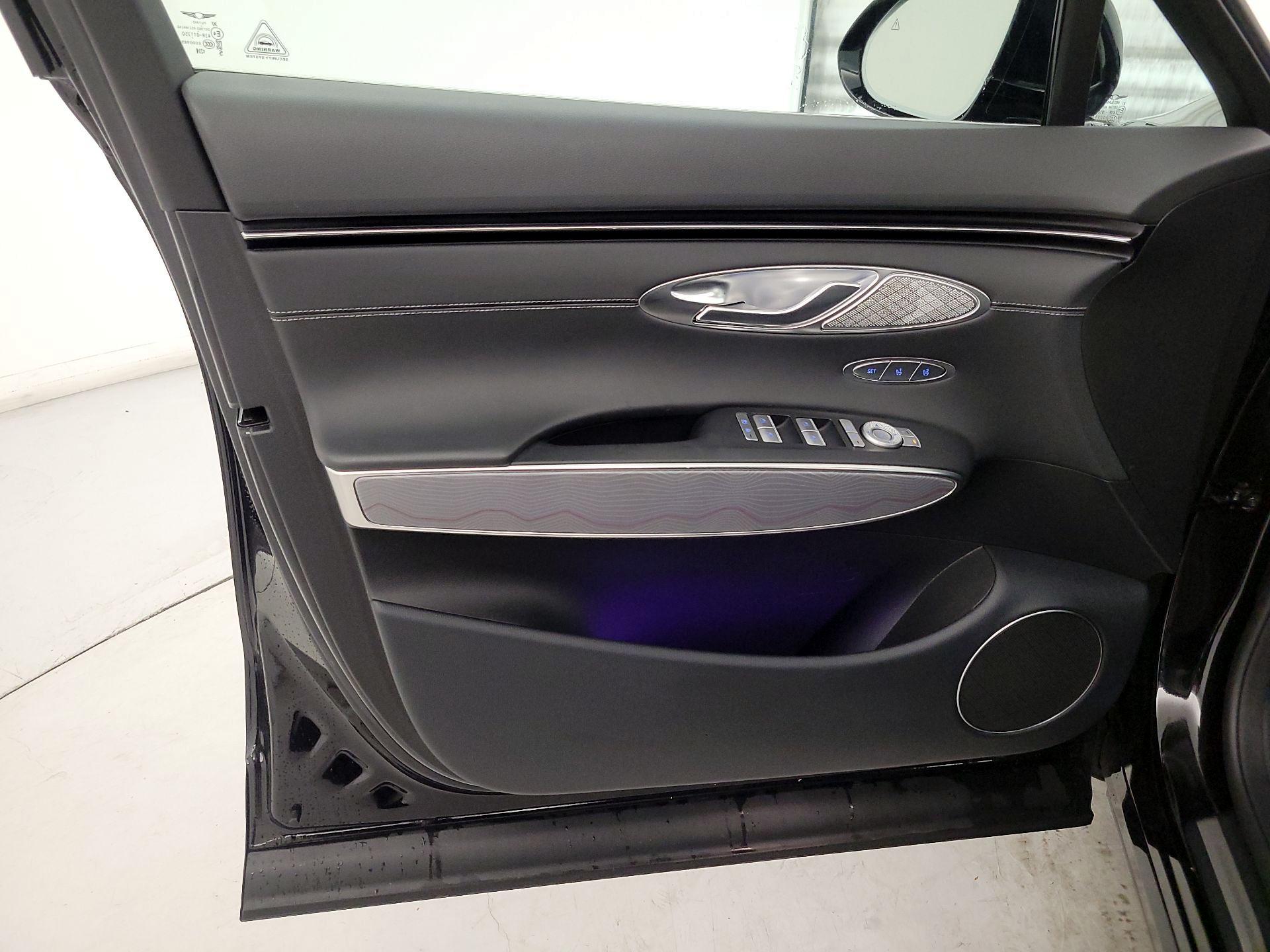 Thumbnail: 2025 Genesis GV70 - 12