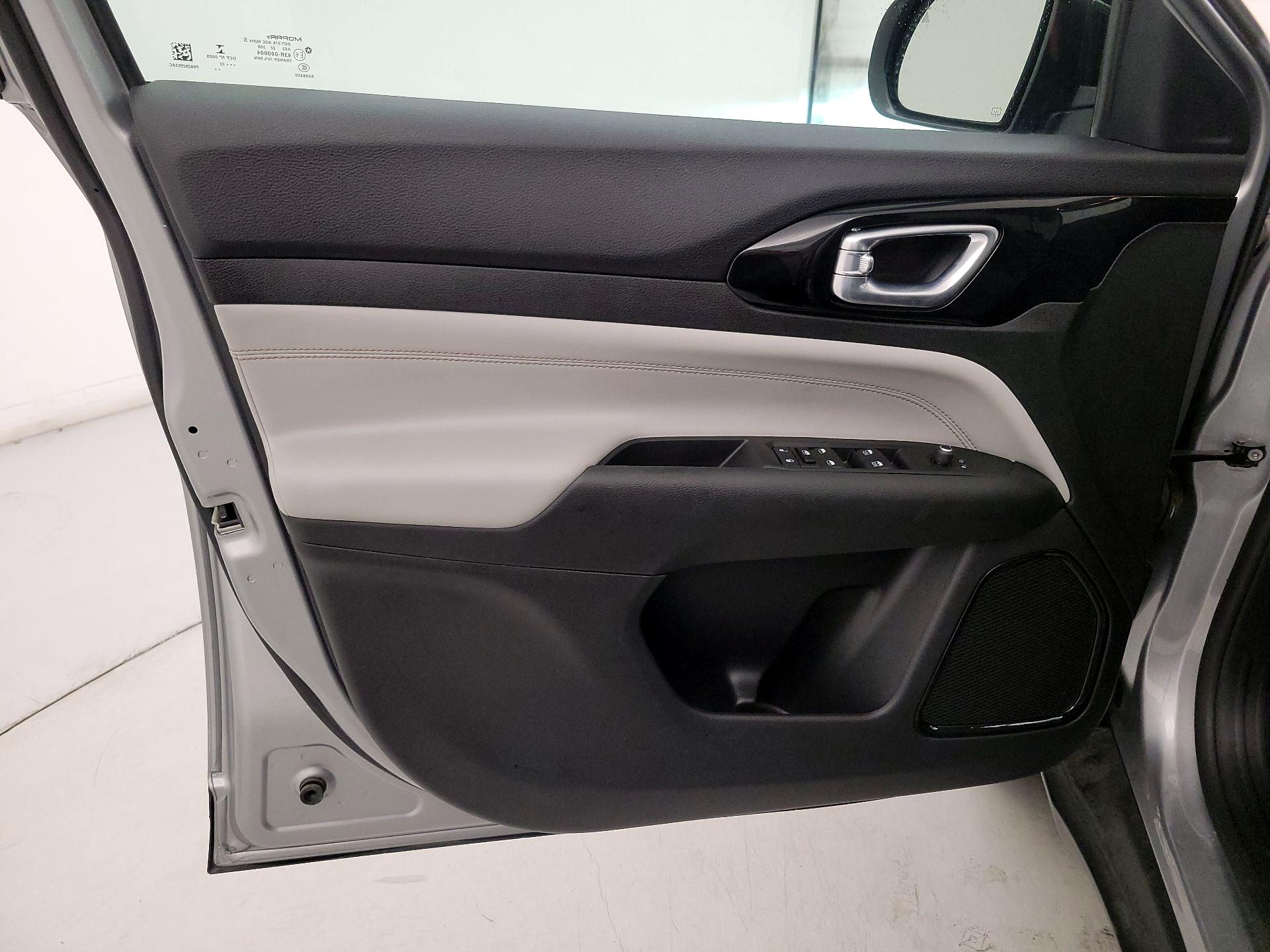 Thumbnail: 2022 Jeep Compass - 12