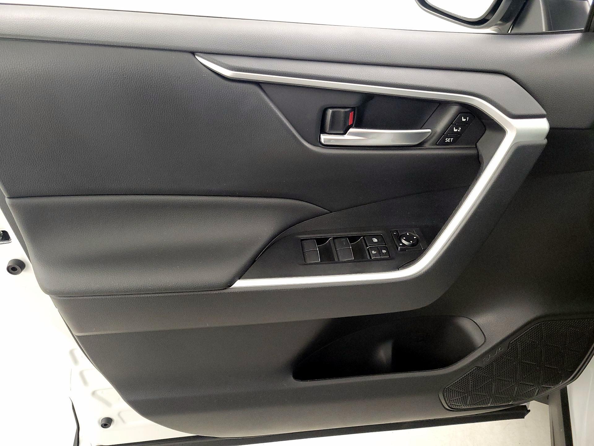 Thumbnail: 2021 Toyota RAV4 - 12