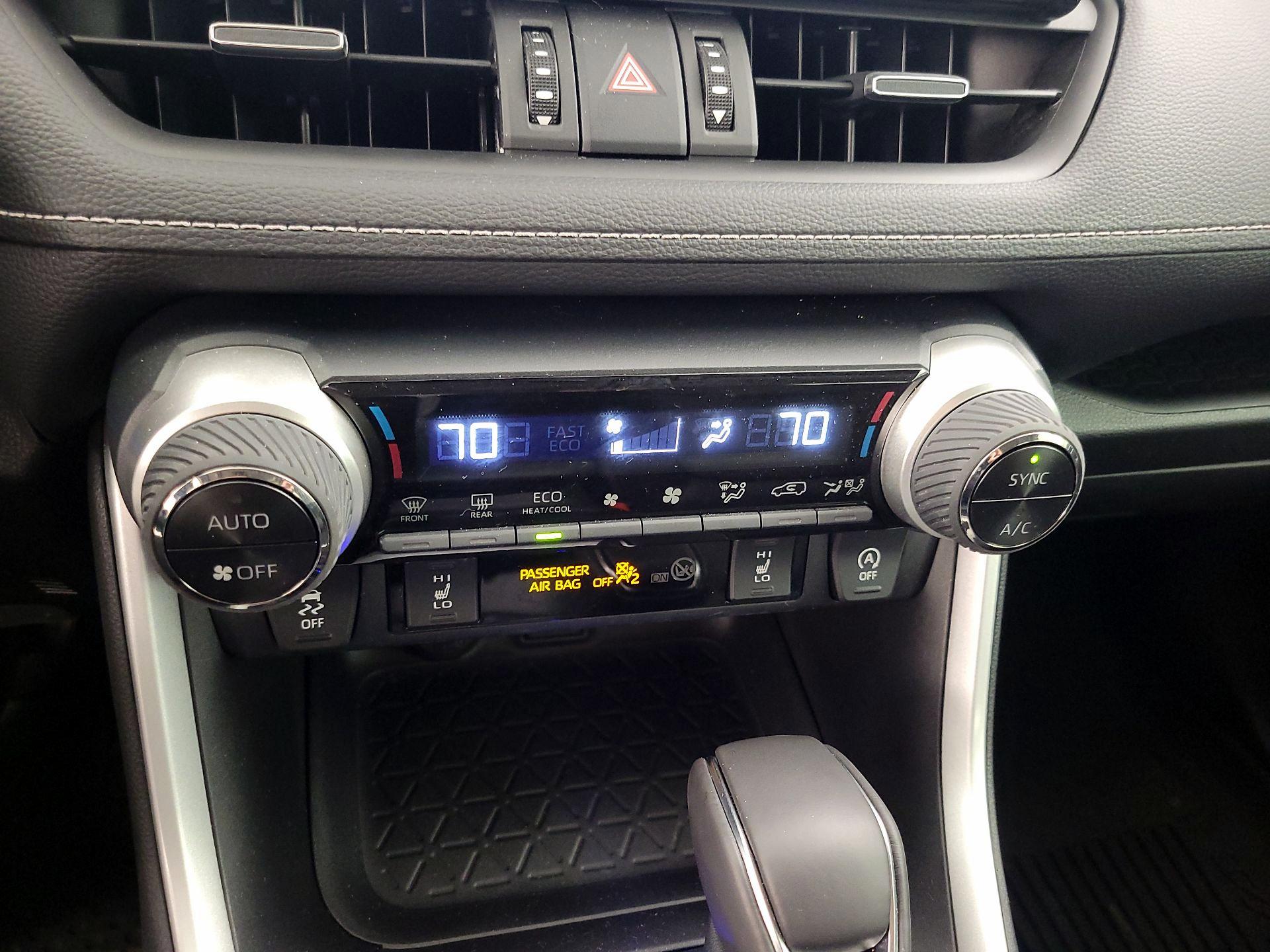 Thumbnail: 2021 Toyota RAV4 - 16