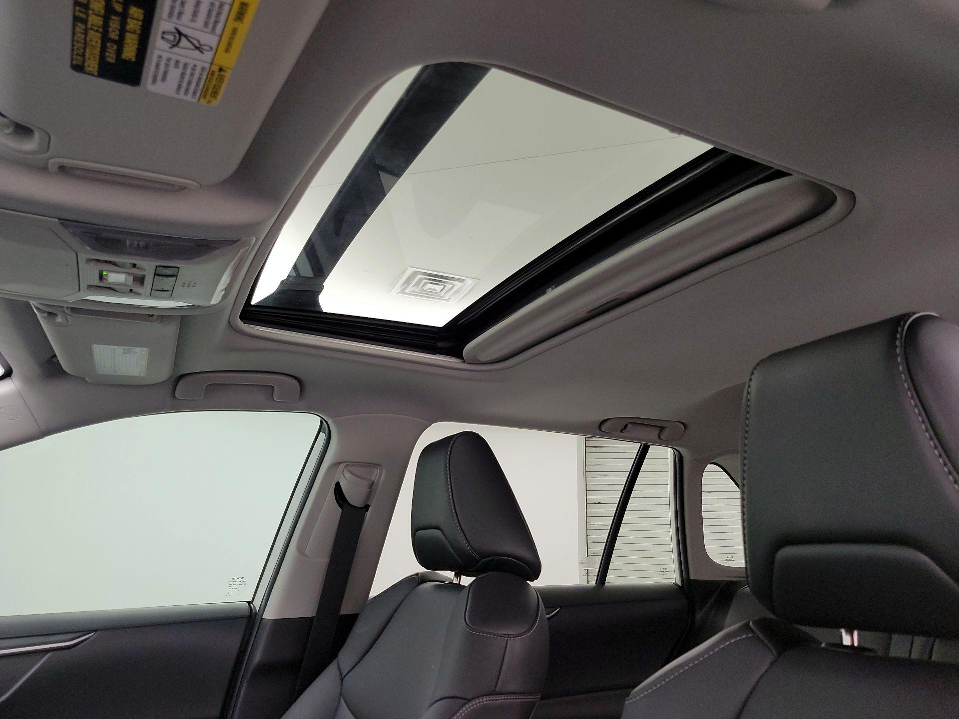 Thumbnail: 2021 Toyota RAV4 - 19