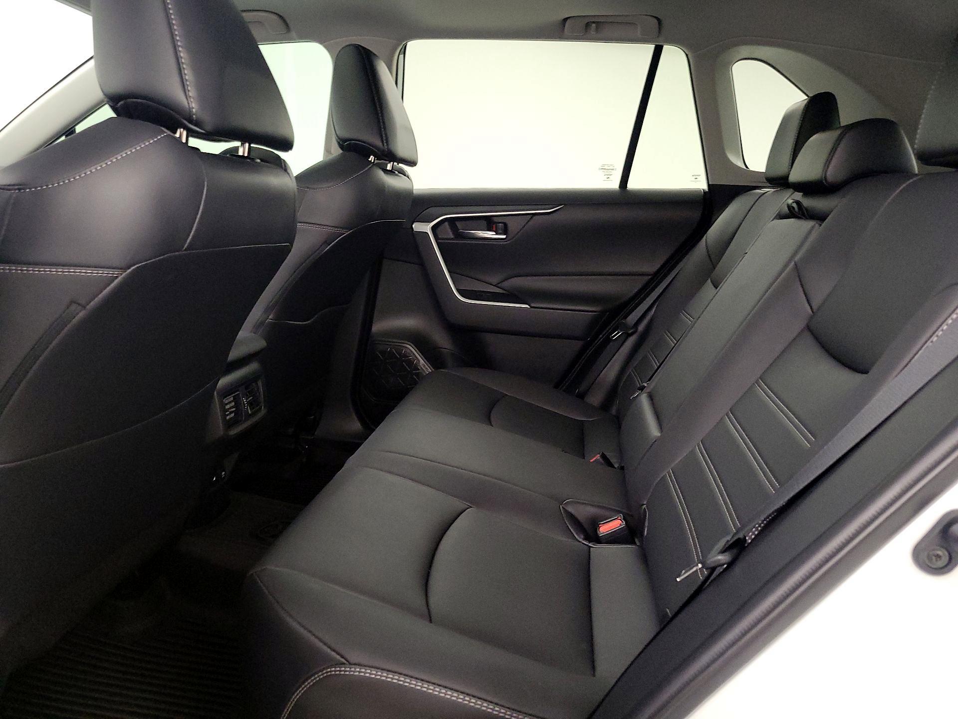 Thumbnail: 2021 Toyota RAV4 - 20