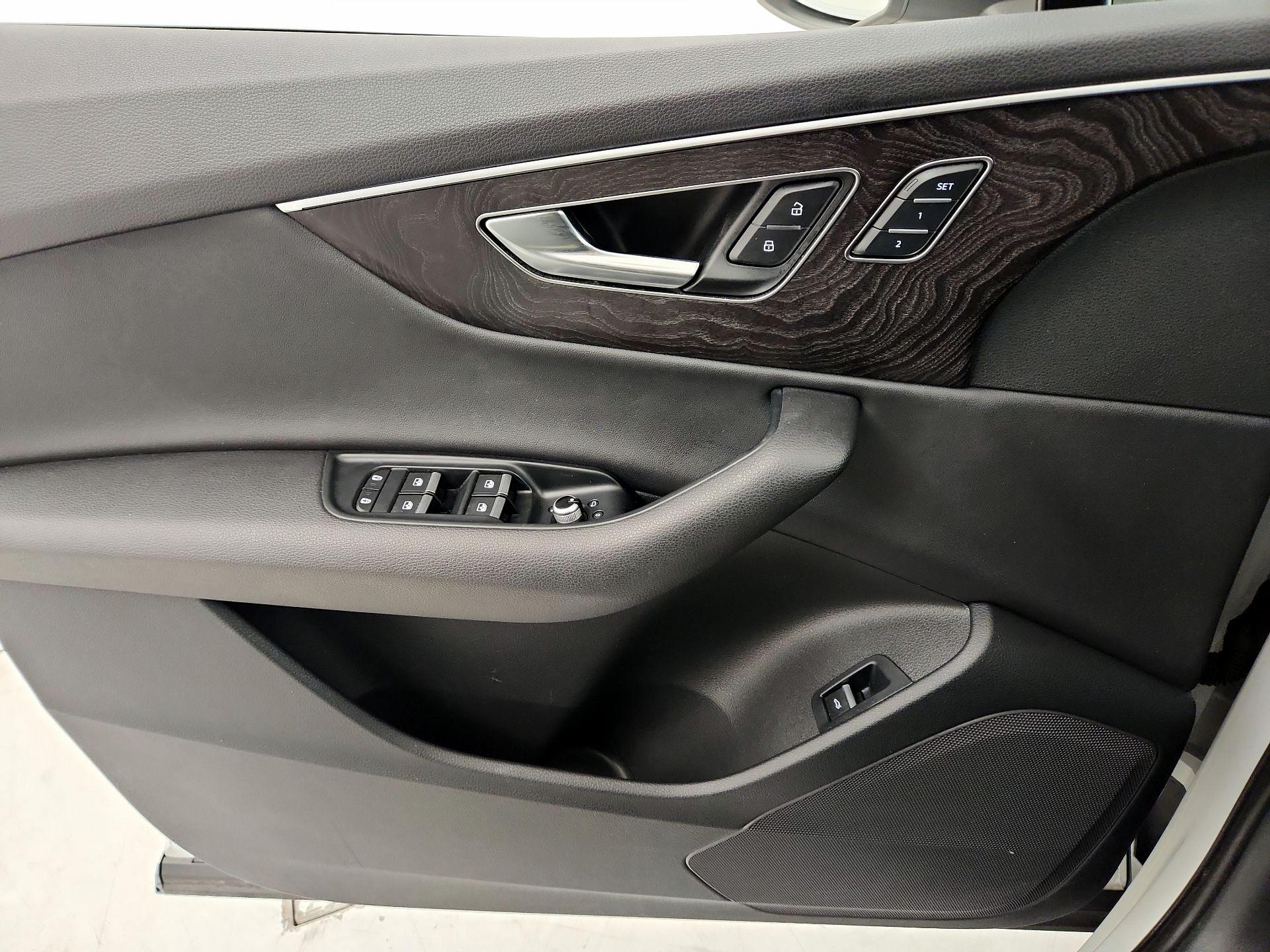 Thumbnail: 2023 Audi Q7 - 12