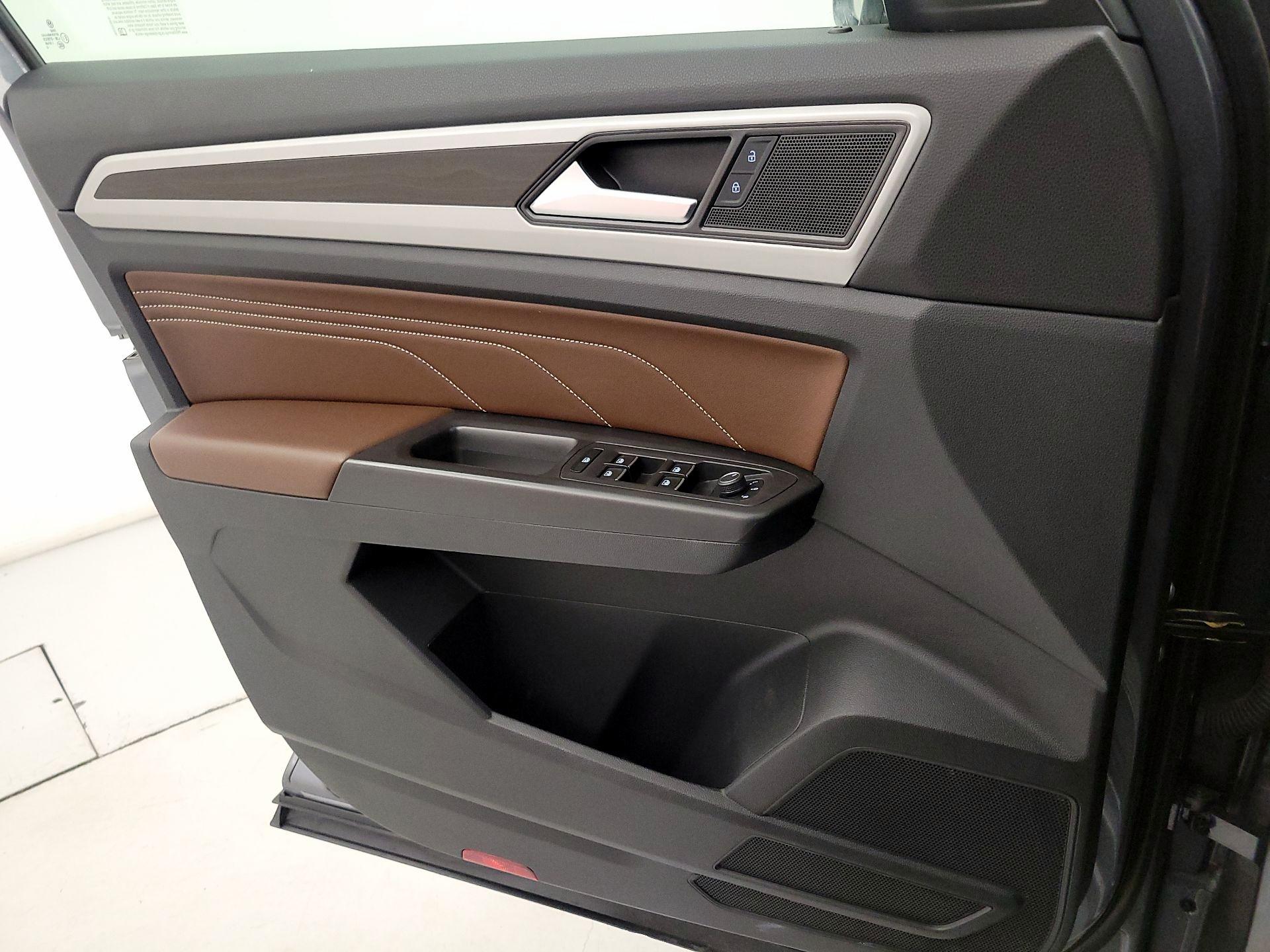 Thumbnail: 2022 Volkswagen Atlas - 12