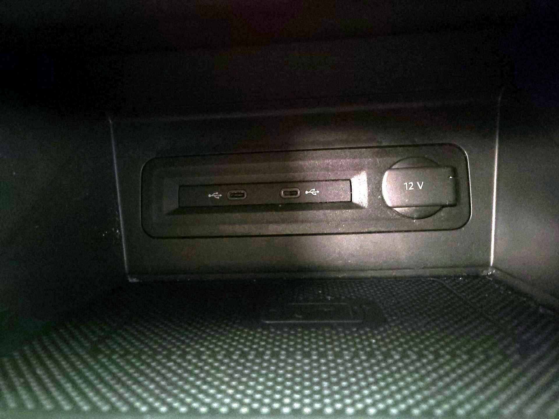 Thumbnail: 2021 Volkswagen Atlas - 18